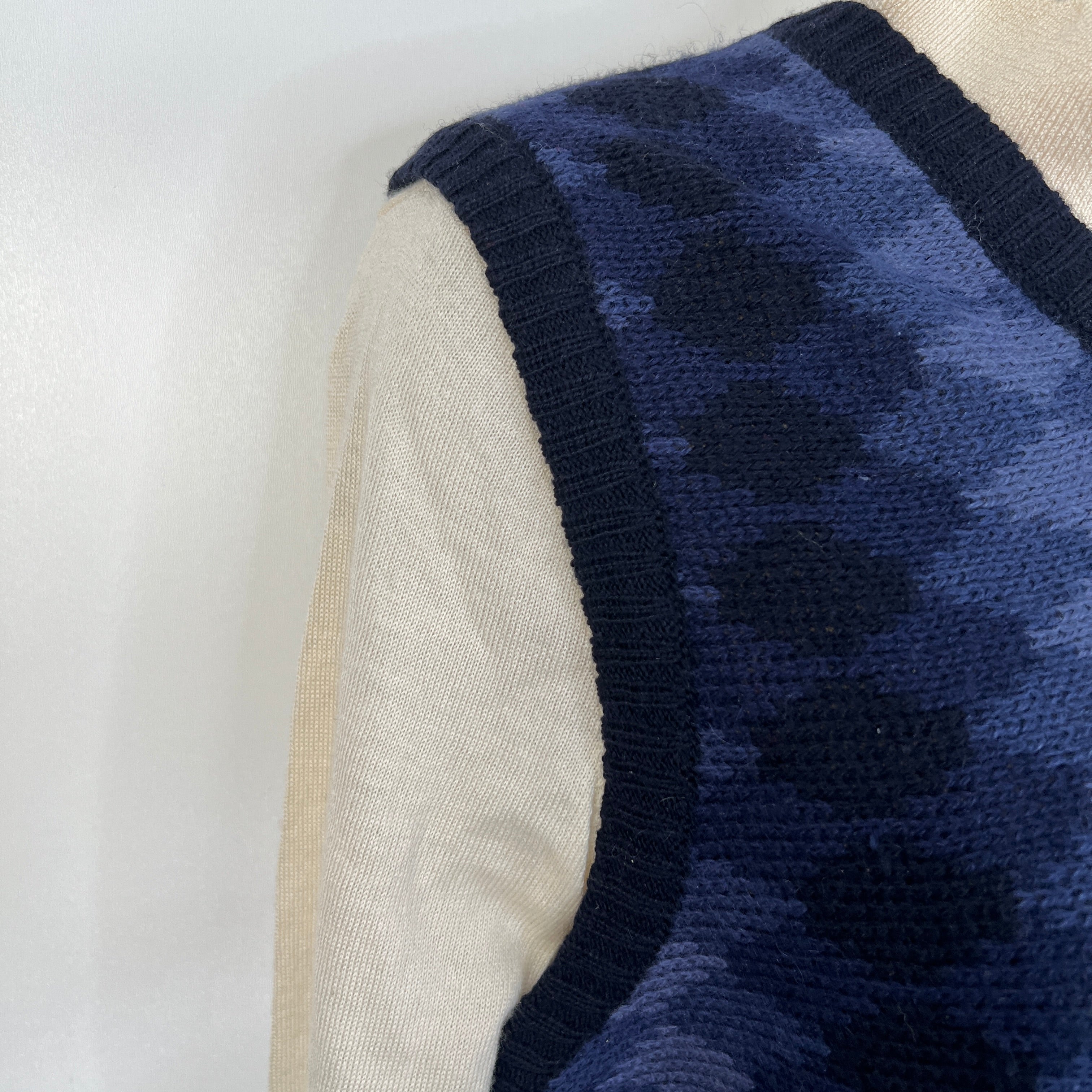 80s/90s Unisex Ombre Geometric Sweater Vest Preppy By Illums Bolighus - Image 4