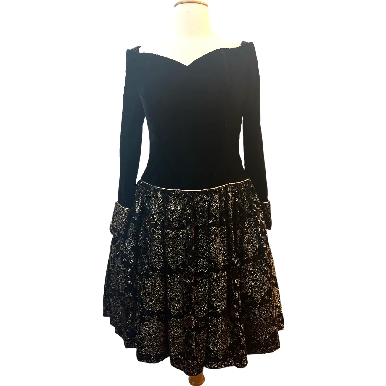 80s/90s Velvet Black Gold Off The Shoulder Cocktail Dress By Scott McClintock - Image 4