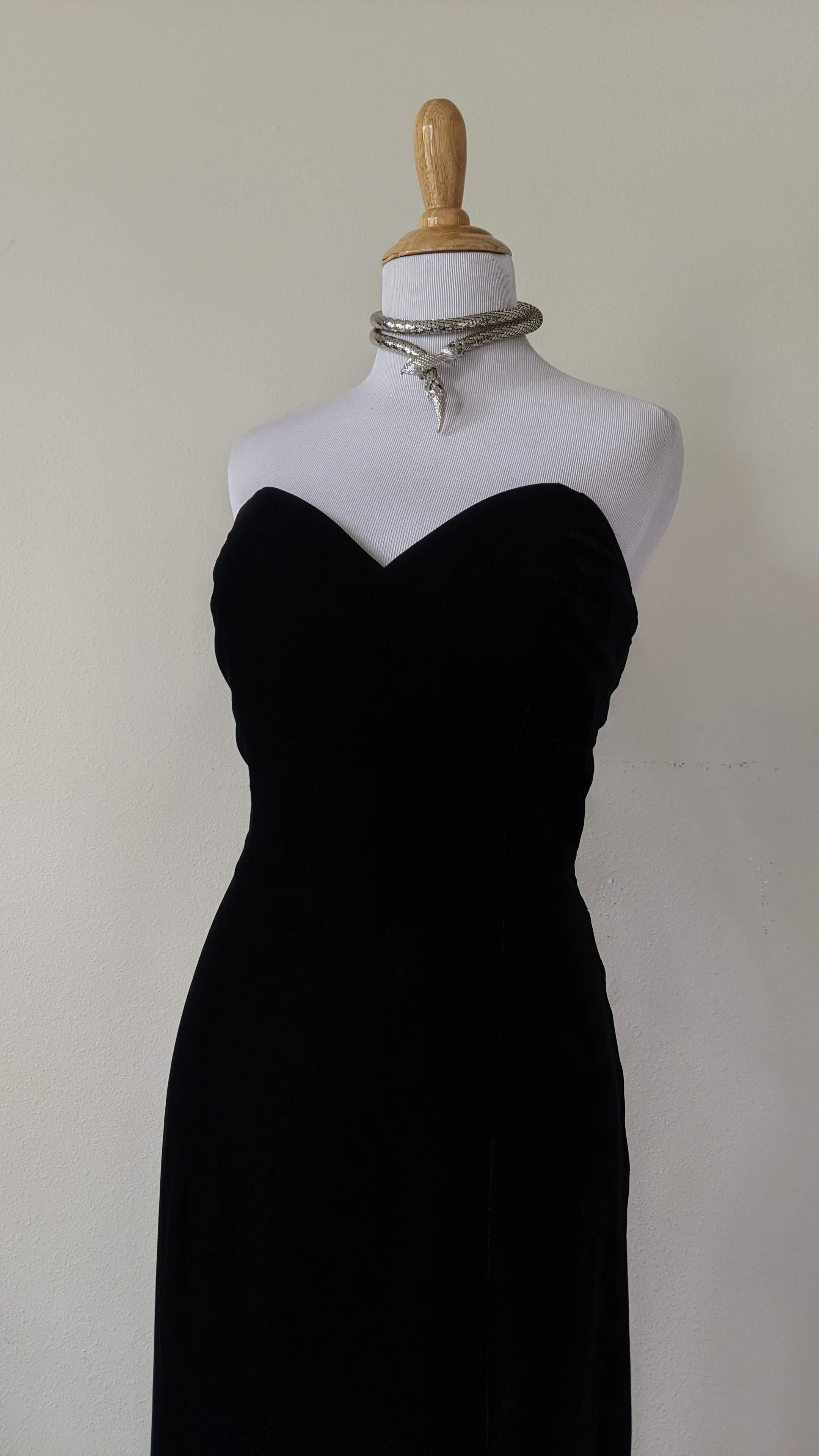 80s/90s Velvet Sweet Heart Neckline Side Slit Evening Gown By A.j. Bari - Image 7