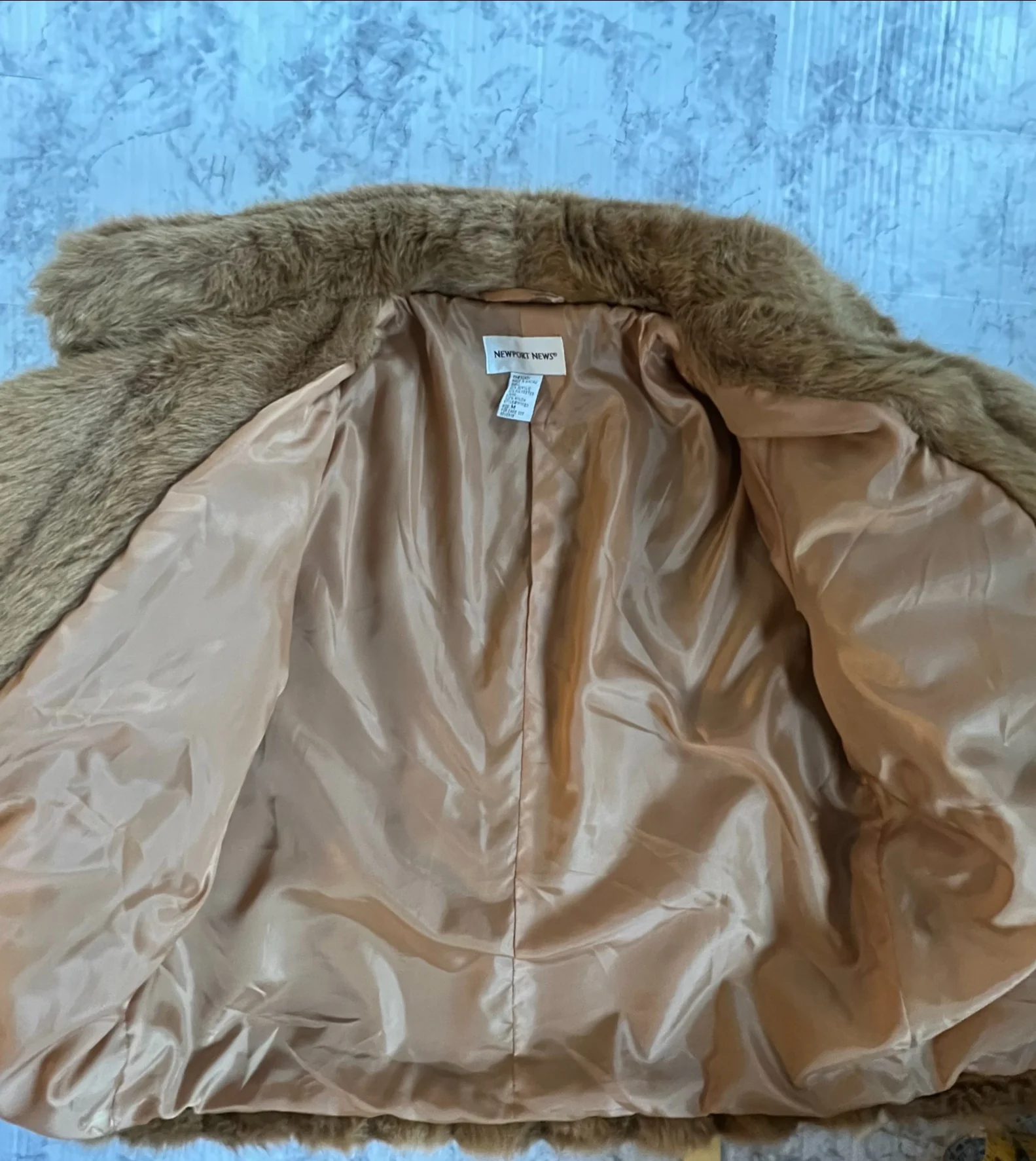 80s/90s Vintage Faux Fur Camel Beige Short Coat By Newport News - Image 4