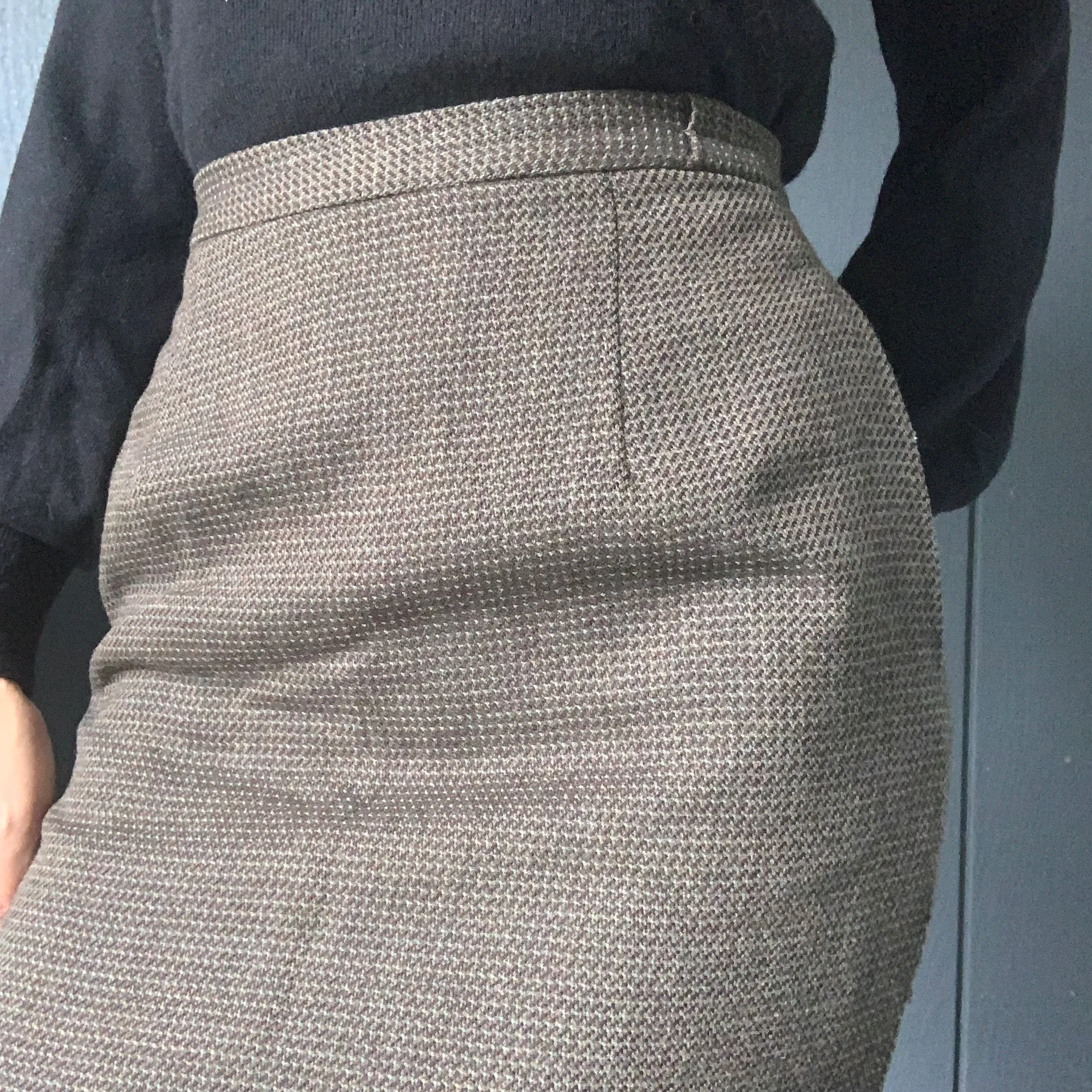 80s/90s Vintage High-rise Wool Pencil Skirt - Image 3
