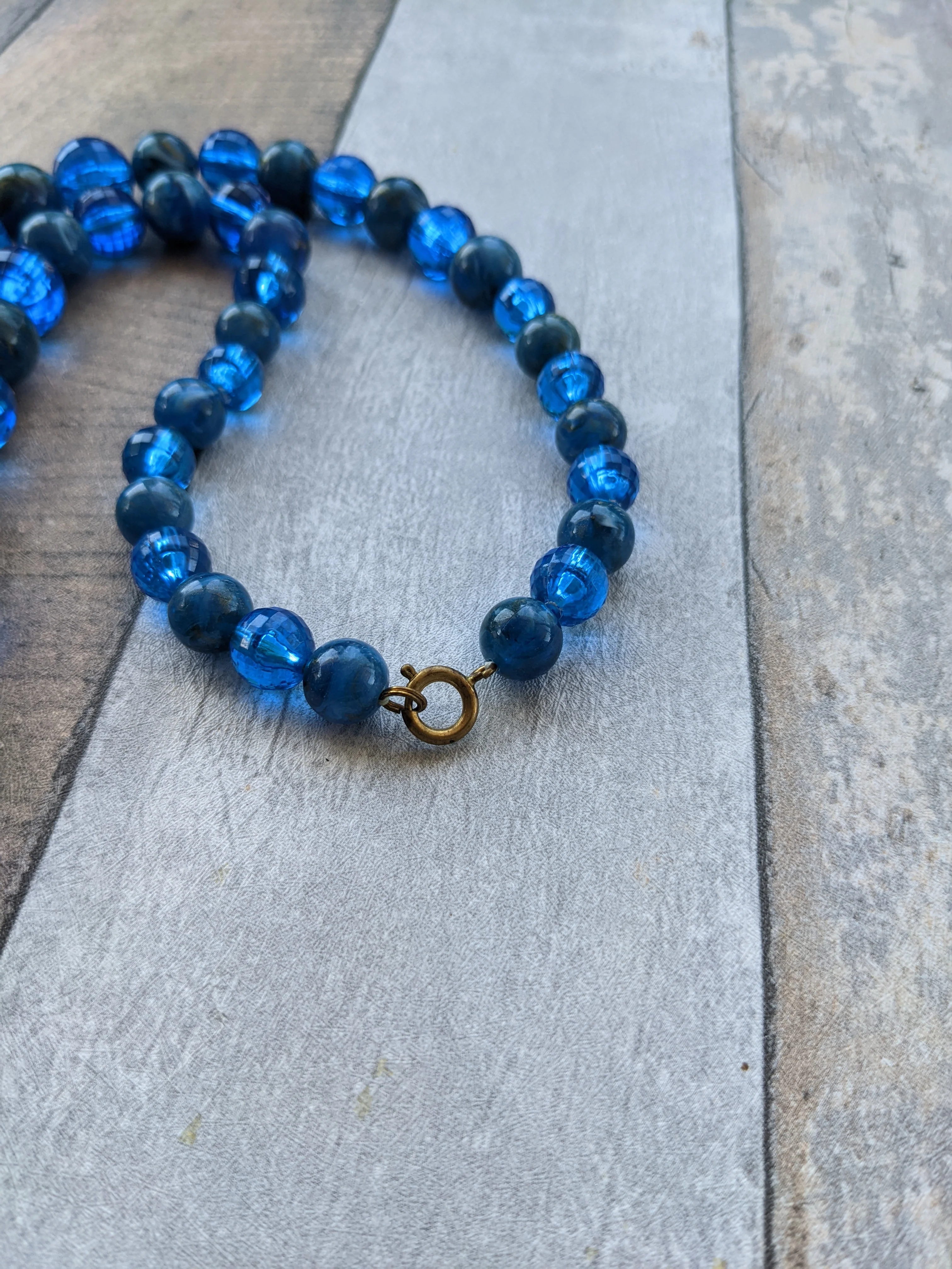 80s/90s Vintage Marbled Faceted Graduated Bead Necklace - Image 2