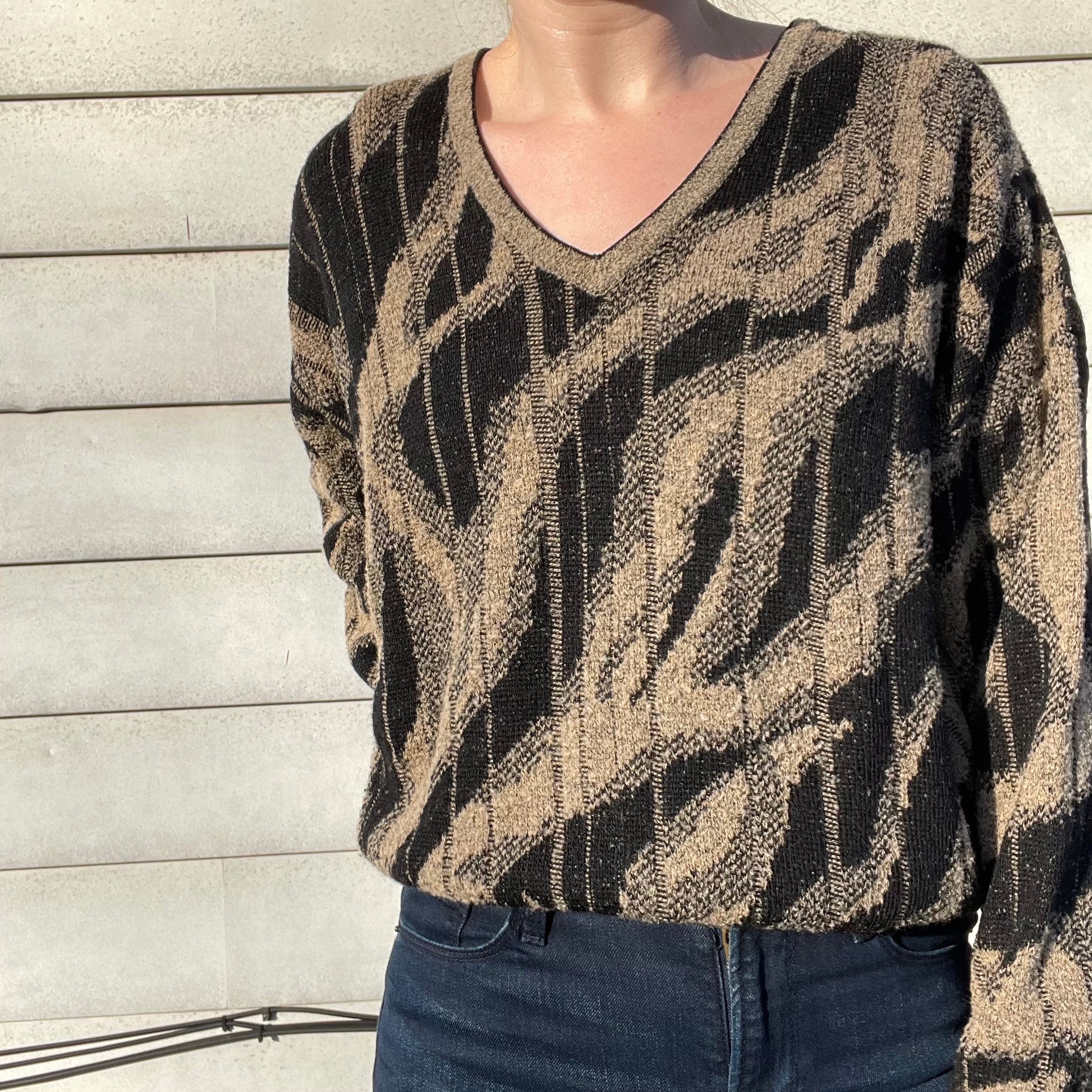 80s/90s Vintage Wool Blend Abstract Print Knit Sweater By St Croix Knits - Expressly for Gallagher Chicago - Image 4