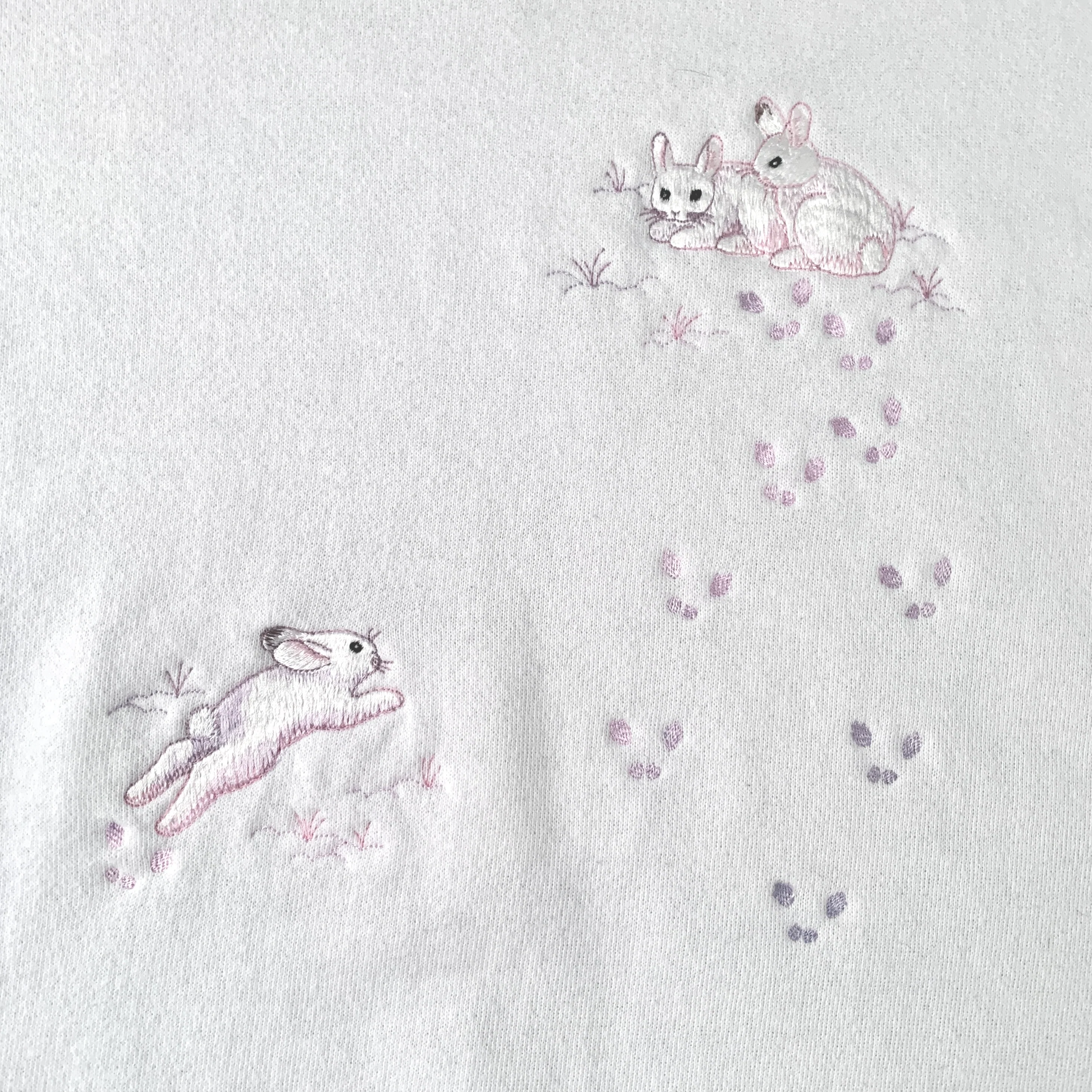 80s/90s White Embroidered Bunnies Long Sleeve Sweatshirt by Morning Star - Image 3