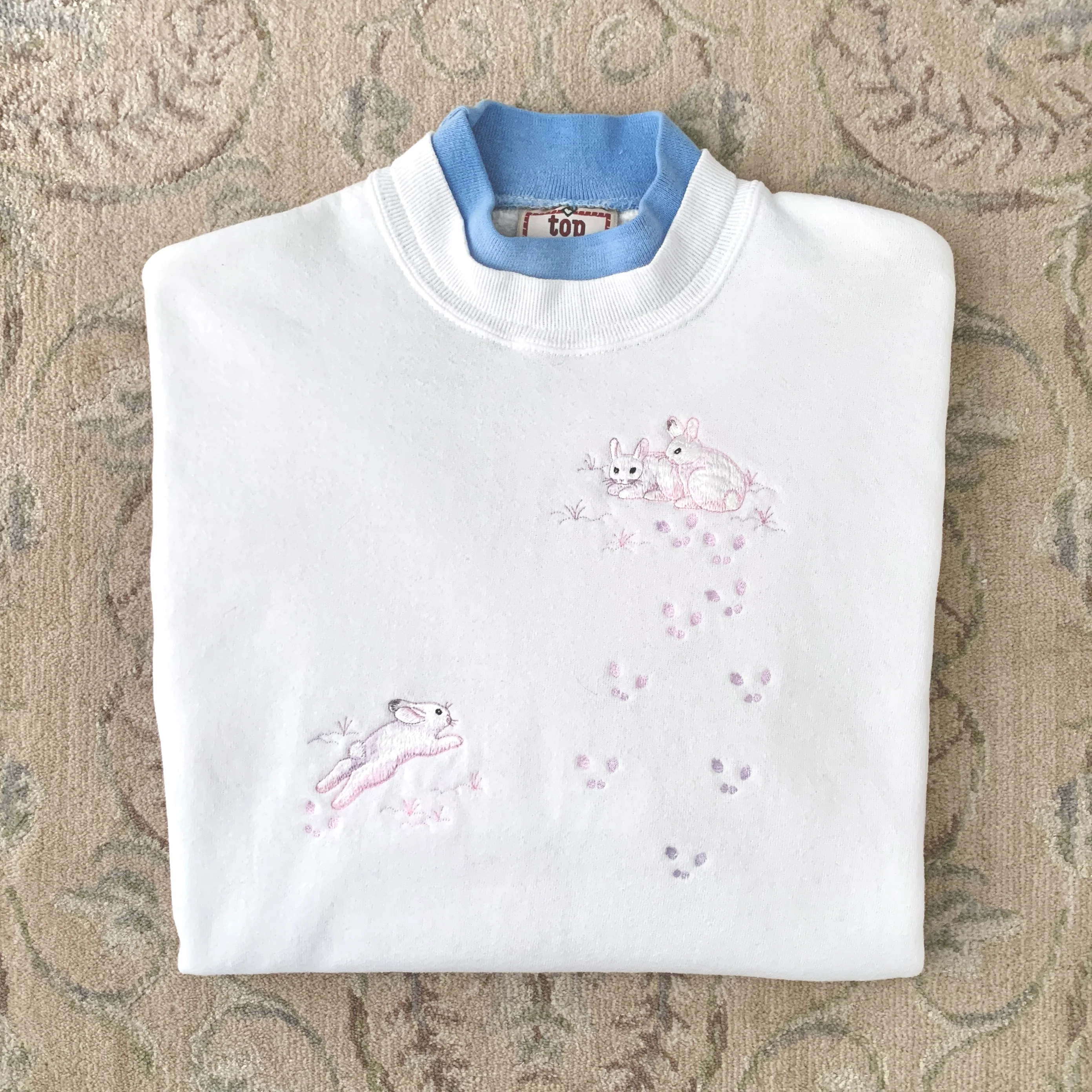80s/90s White Embroidered Bunnies Long Sleeve Sweatshirt by Morning Star - Image 4
