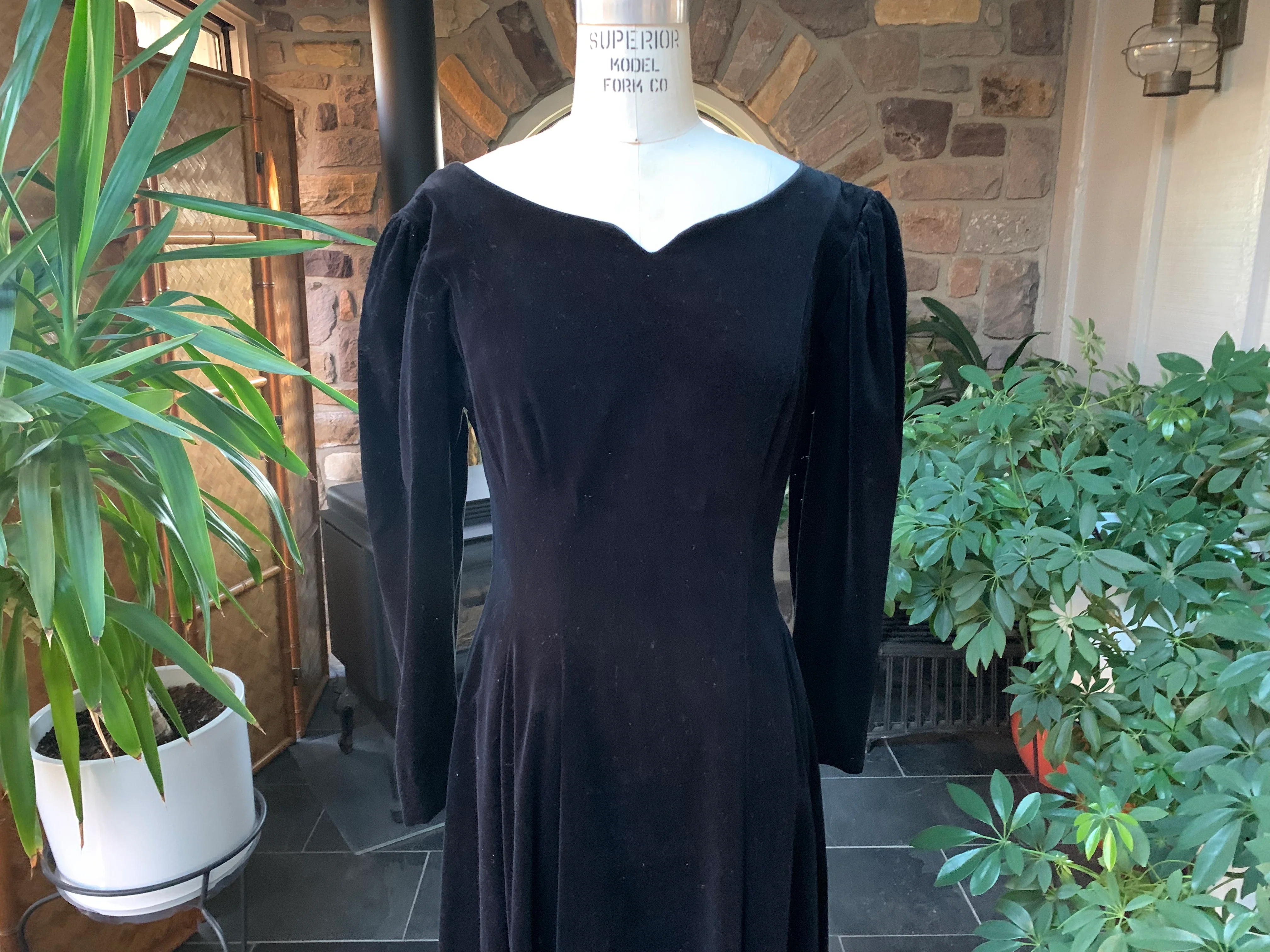 80s Black Velvet And Lace Corset Back Formal Dress By Laura Ashley - Image 3