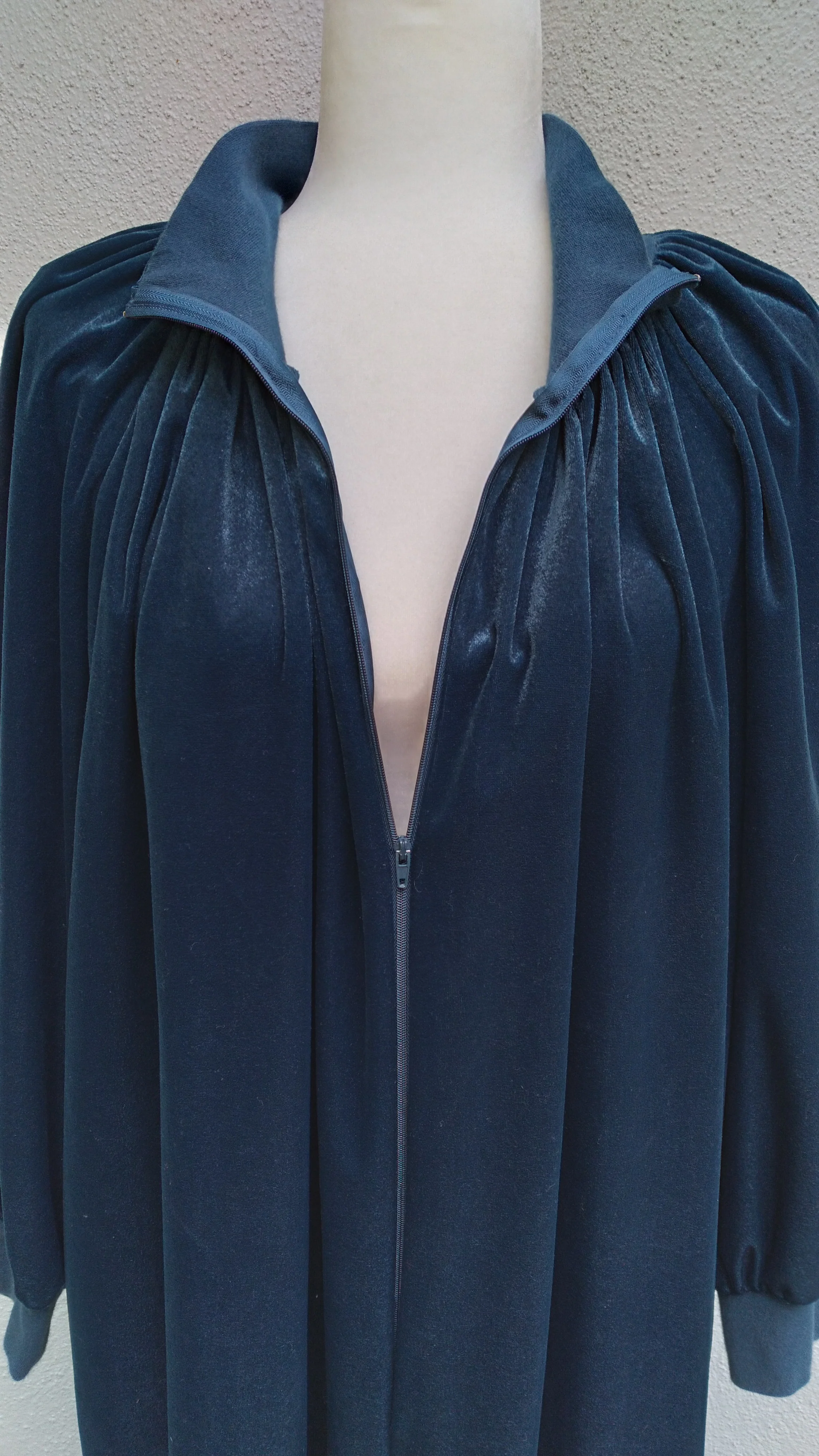 80s Blue Metallic Velour Bed/house Coat By Granada - Image 4