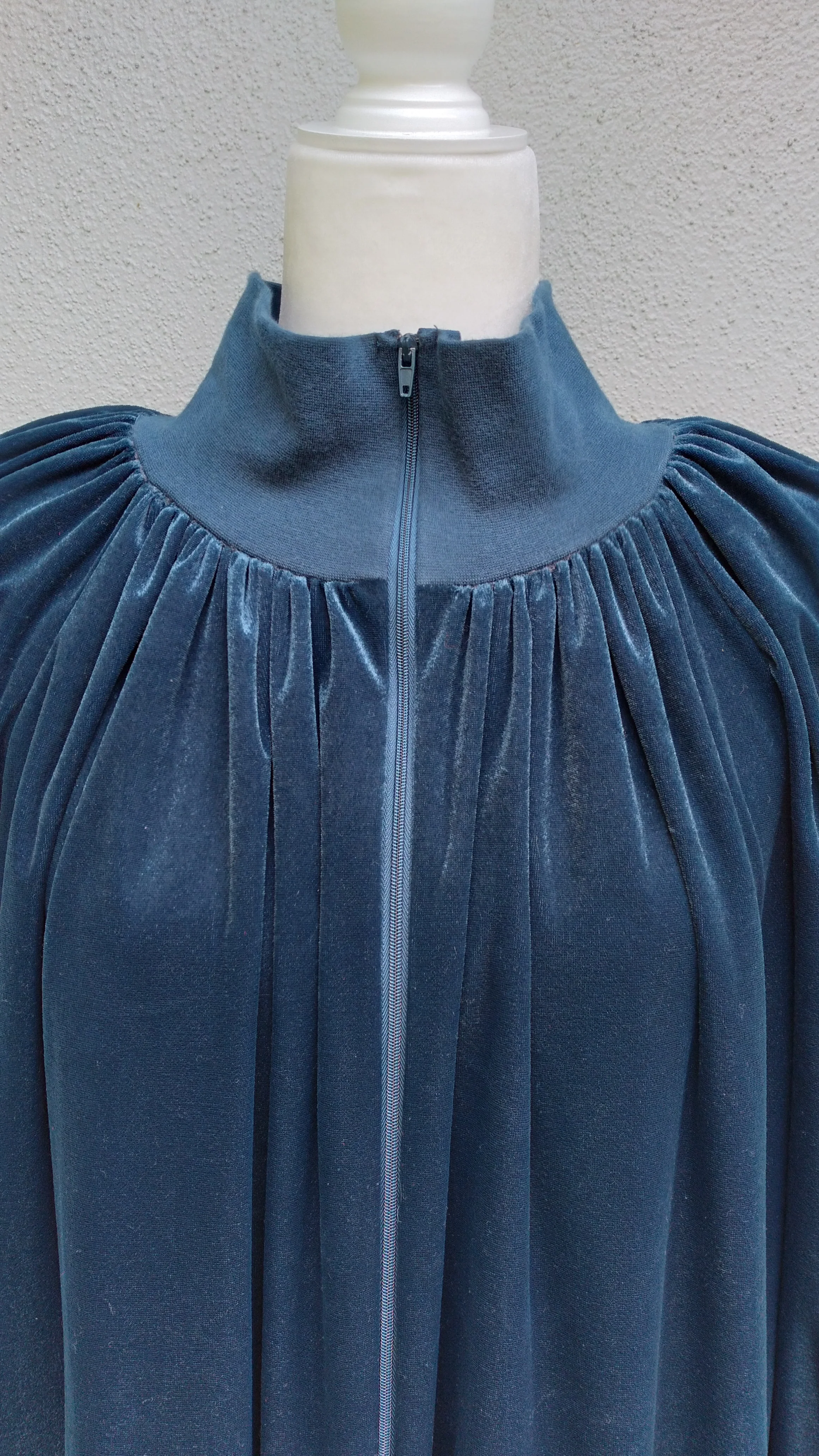 80s Blue Metallic Velour Bed/house Coat By Granada - Image 5