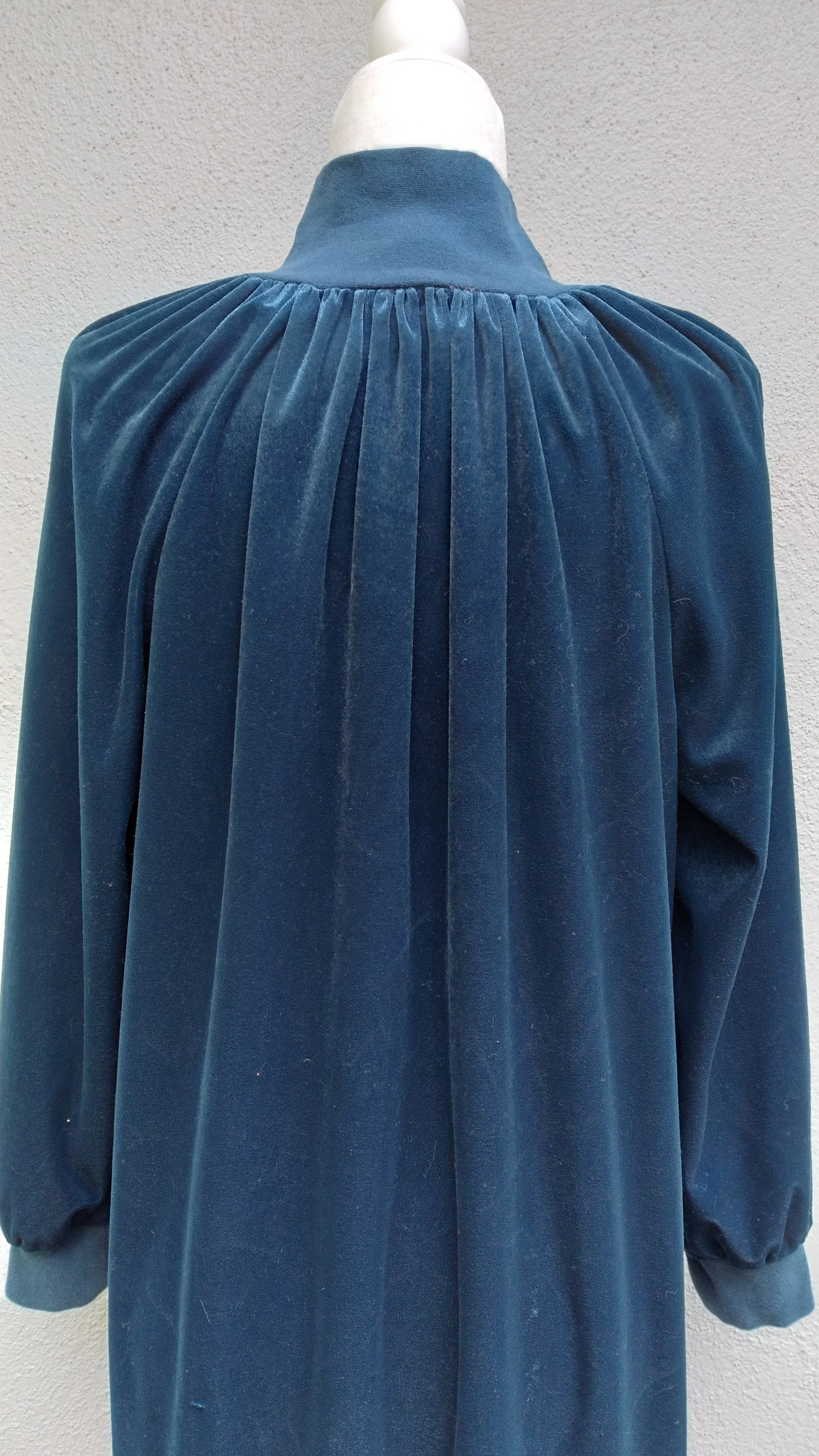 80s Blue Metallic Velour Bed/house Coat By Granada - Image 7