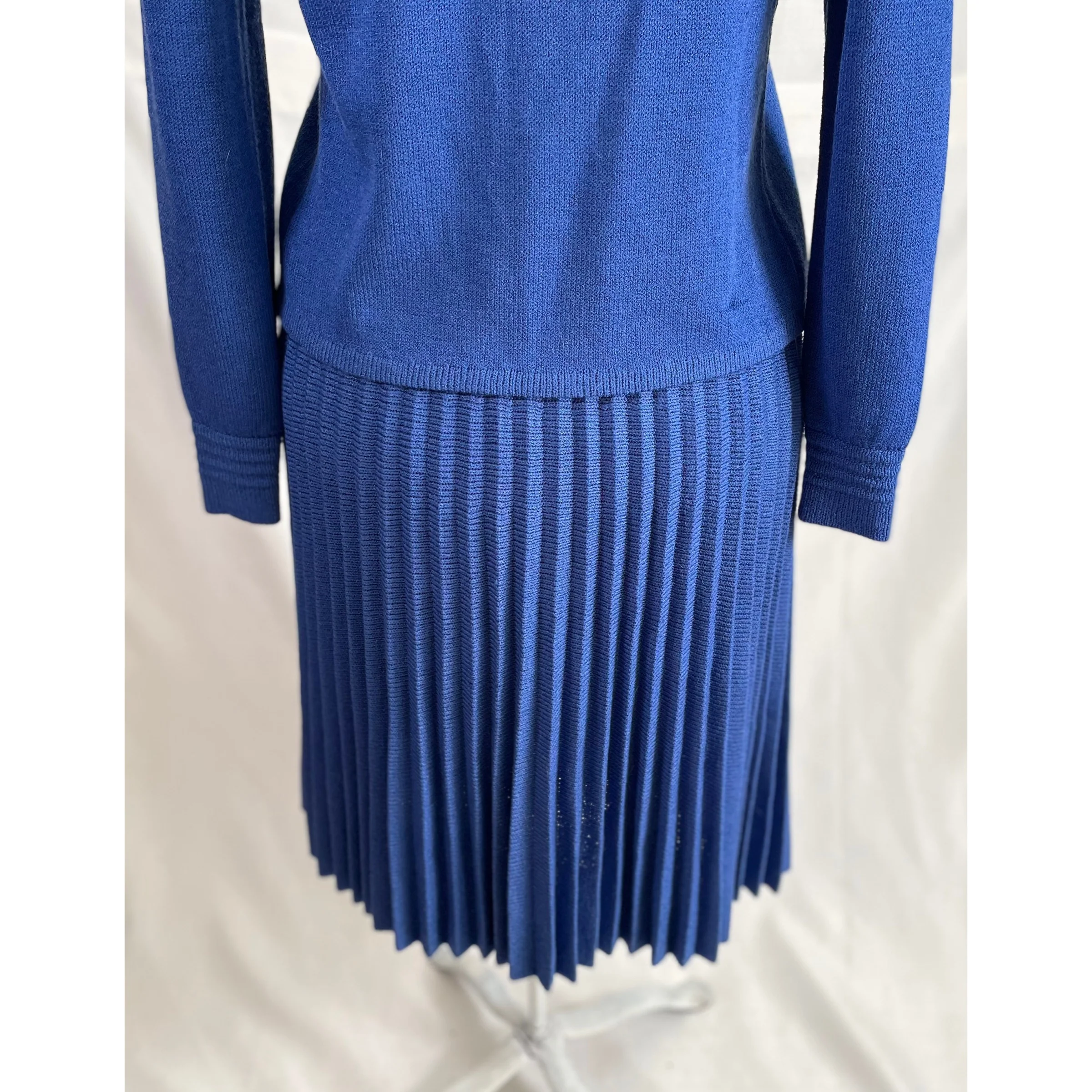 80s Blue Santana Knit Skirt Set By St. John - Image 12