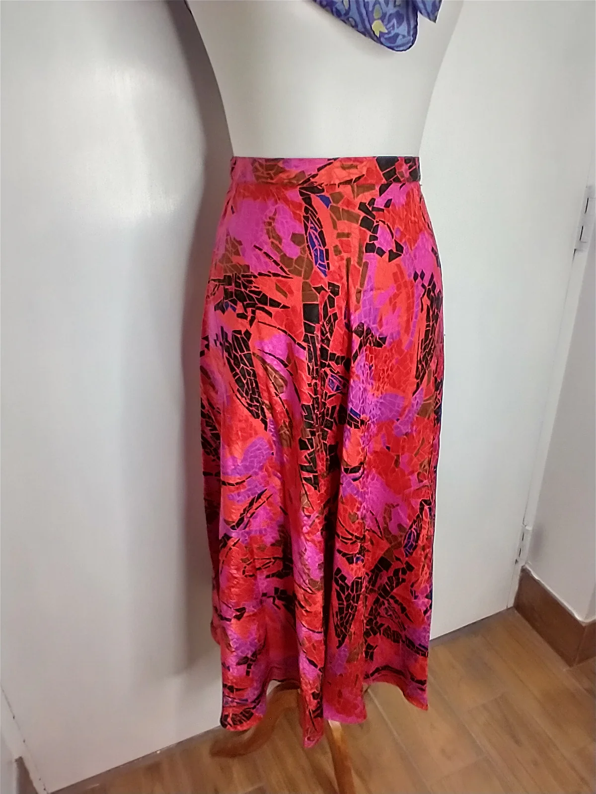 80s Bright Mosaic Pattern Silk Skirt - Image 4