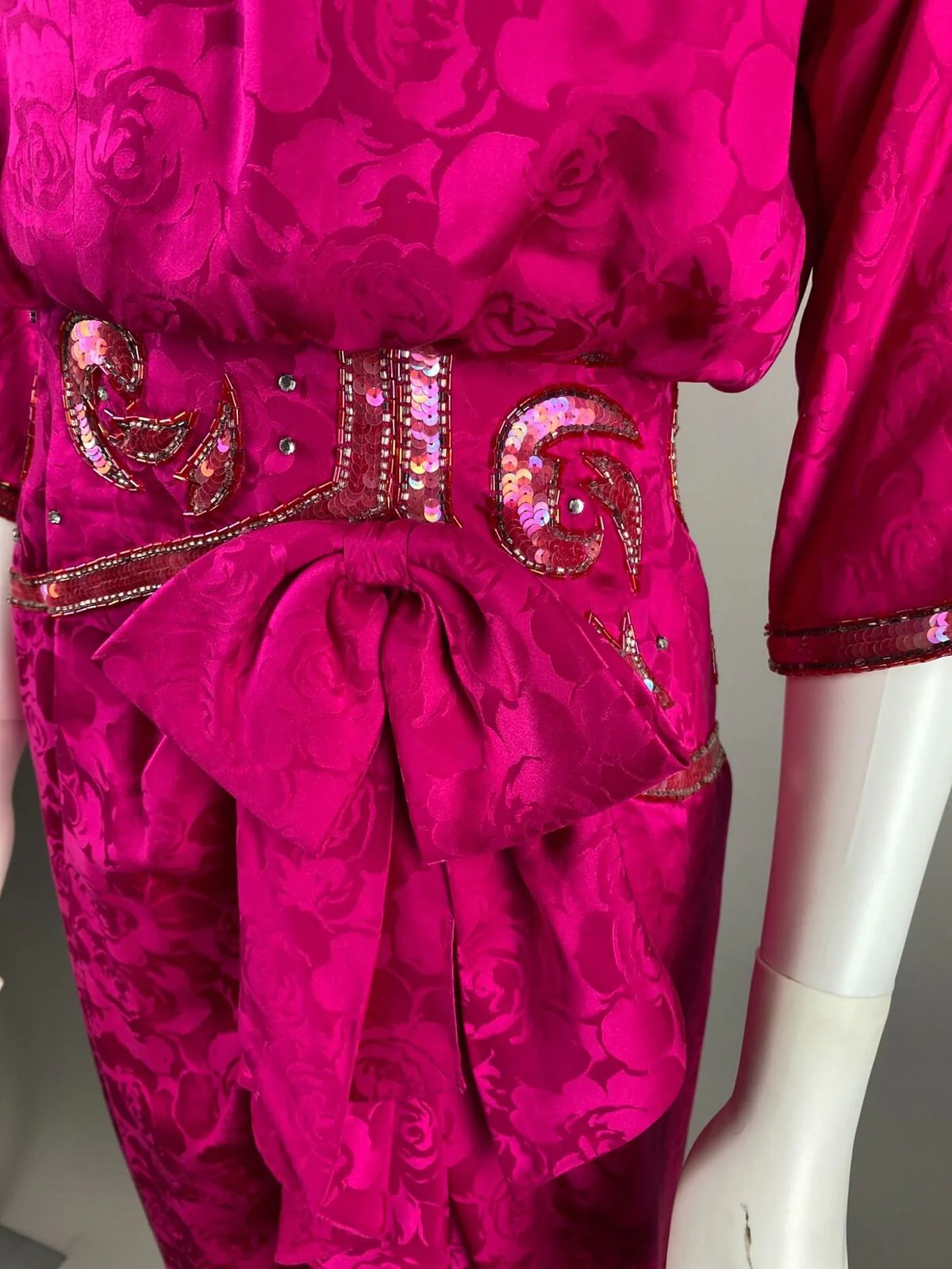 80s Bright Pink Floral Beaded Sheath Dress Bow Silk by I Magnin - Image 9