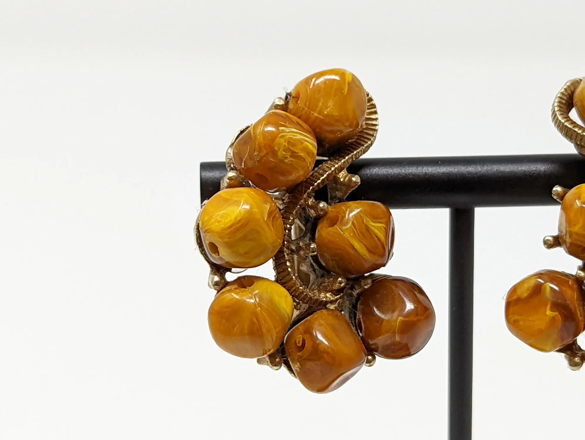 80s Brown Resin Cluster Beads Clip On Earrings - Image 3