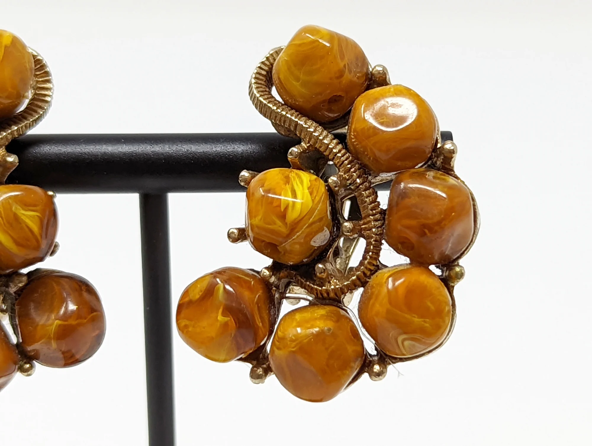 80s Brown Resin Cluster Beads Clip On Earrings - Image 4