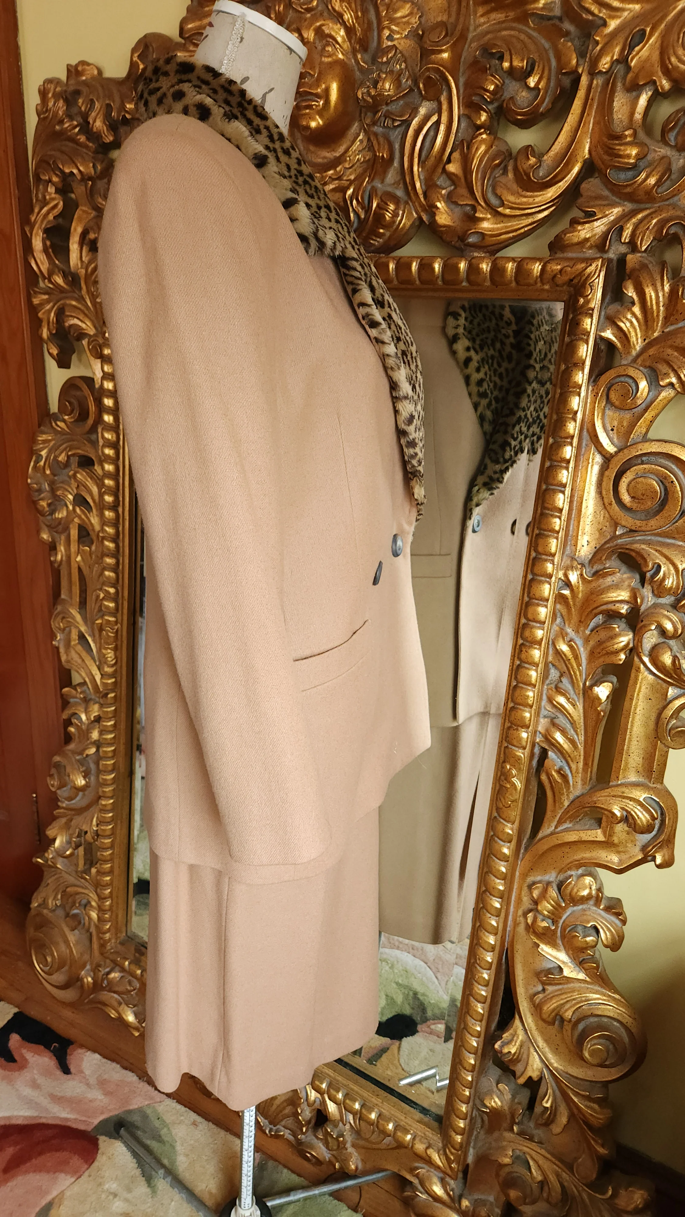80s Camel Skirt Suit With Faux Leopard Fur Collar By Oleg Cassini - Image 4