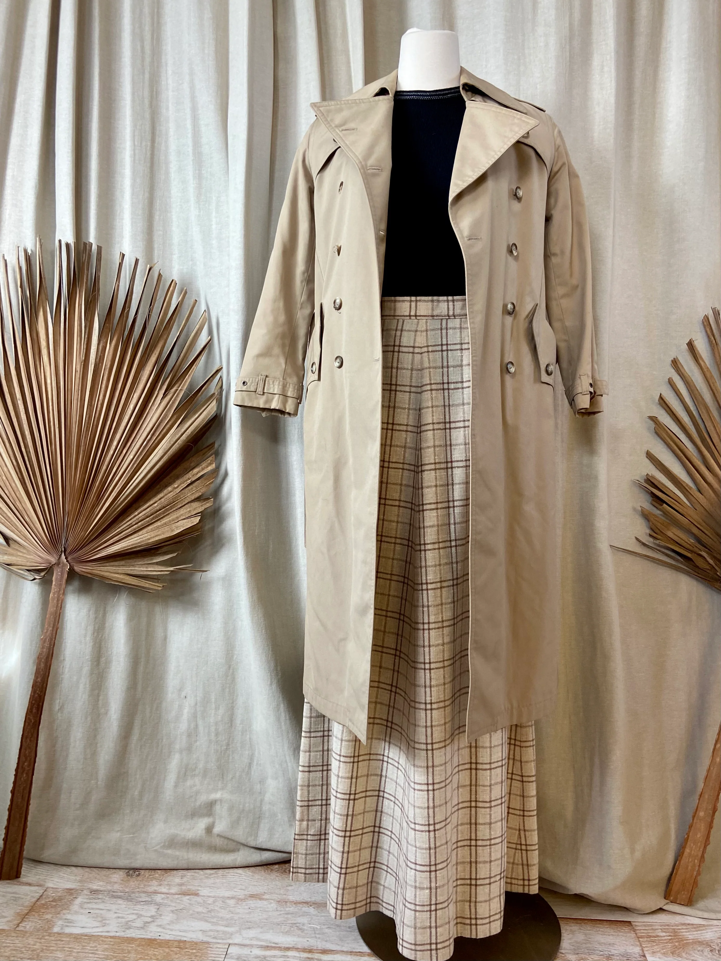 80s Classic Long Trench Coat With Waist Belt In Khaki - Image 7