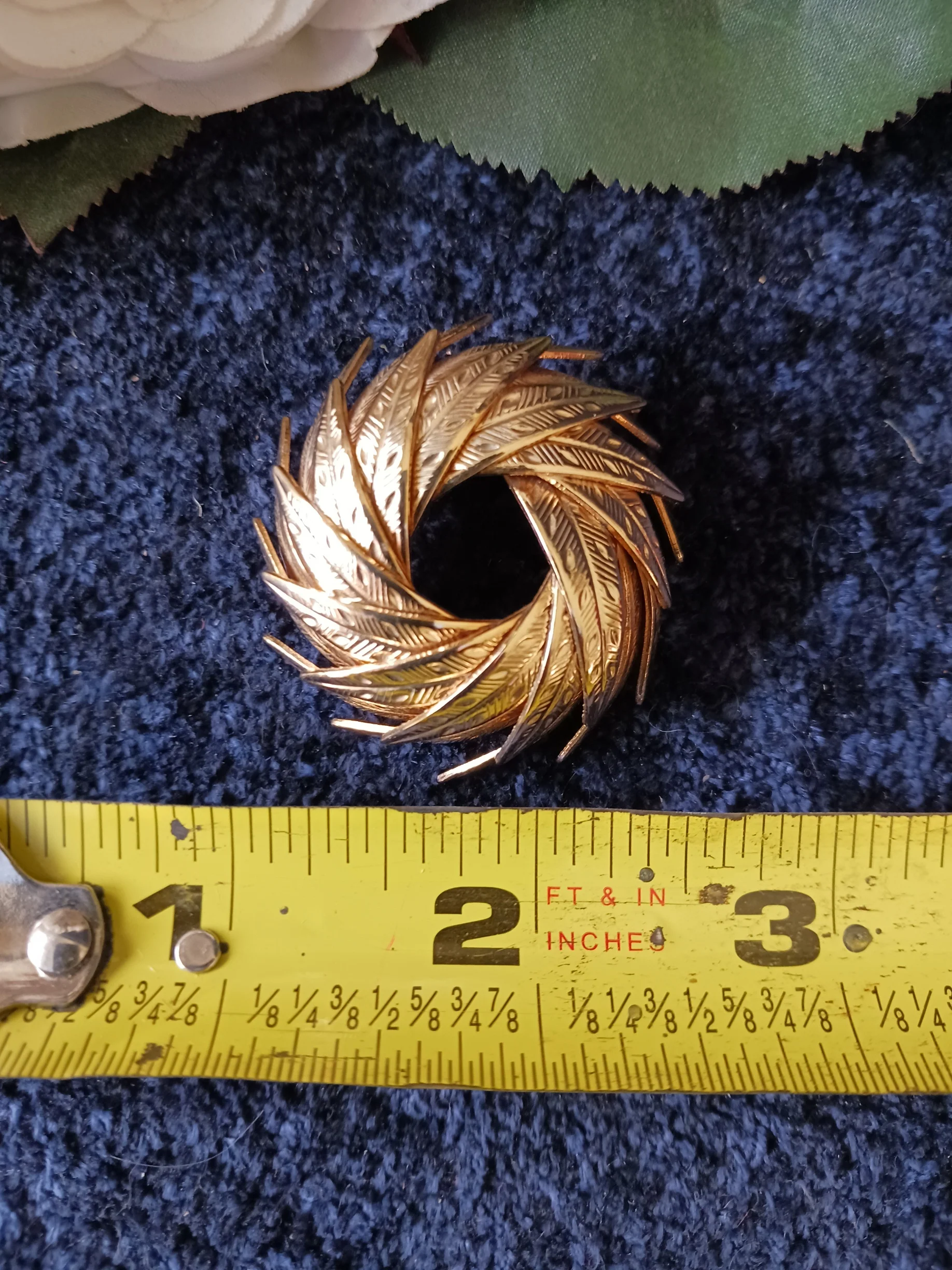 80s Coro Gold Tone Leaf Wreath Dimensional Brooch By Coro - Image 5