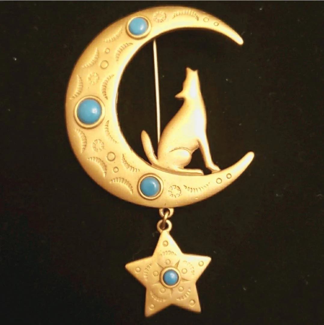 80's Coyote Howling At The Moon Gold Tone Brooch by Jonette Jewelry Co - Image 11