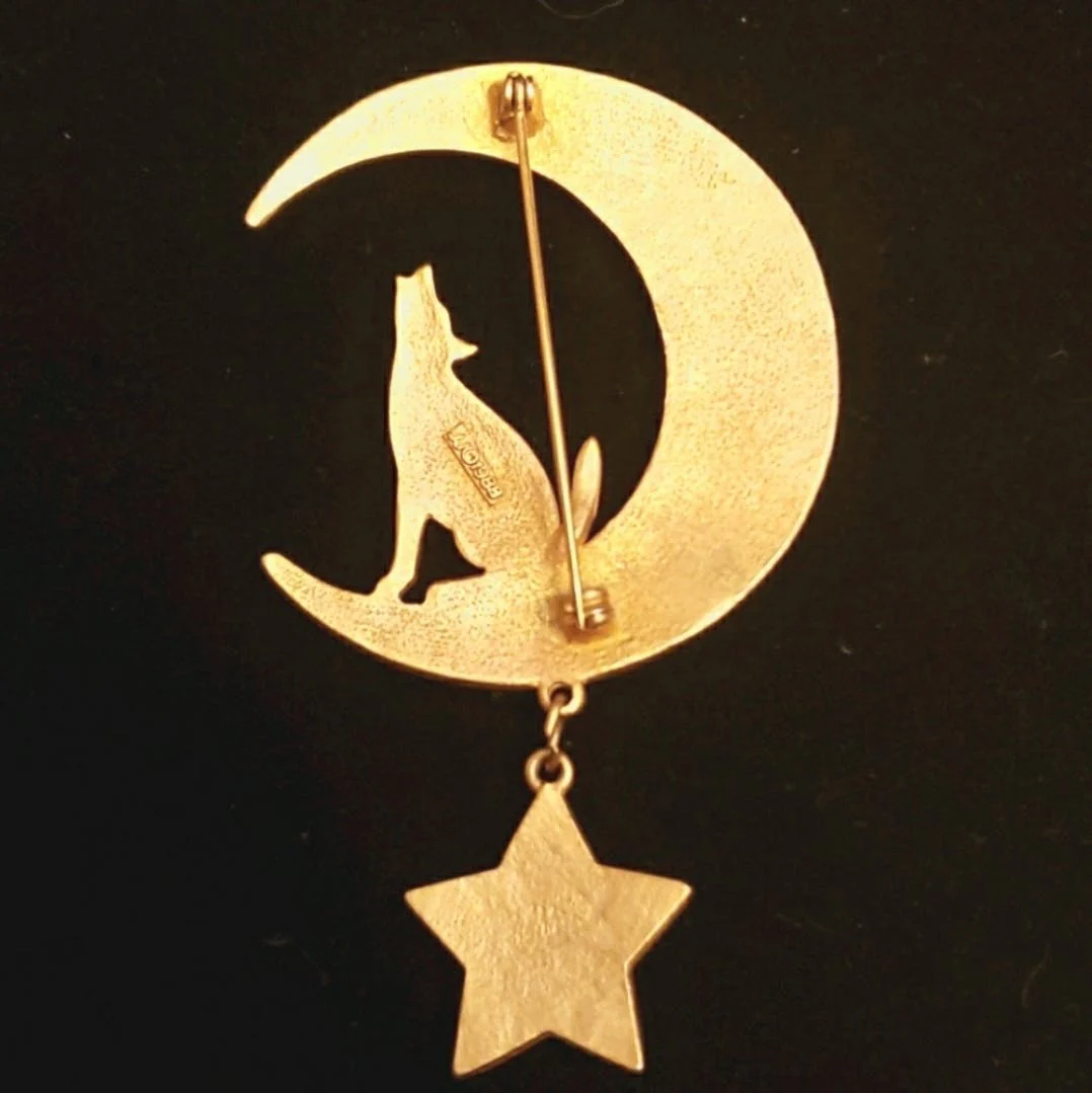 80's Coyote Howling At The Moon Gold Tone Brooch by Jonette Jewelry Co - Image 12