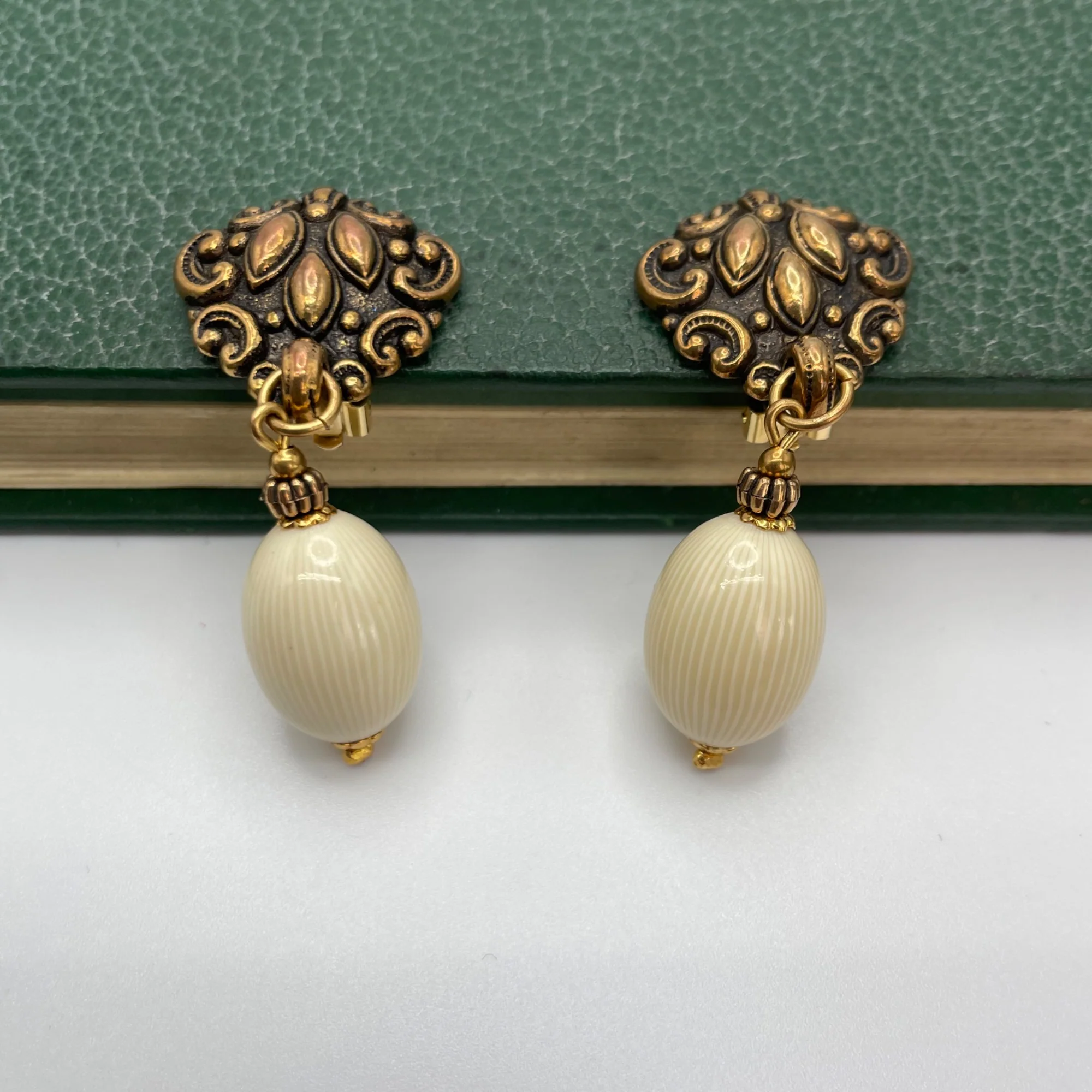80s Dangle Drop Large Statement Clip On Earrings - Image 3