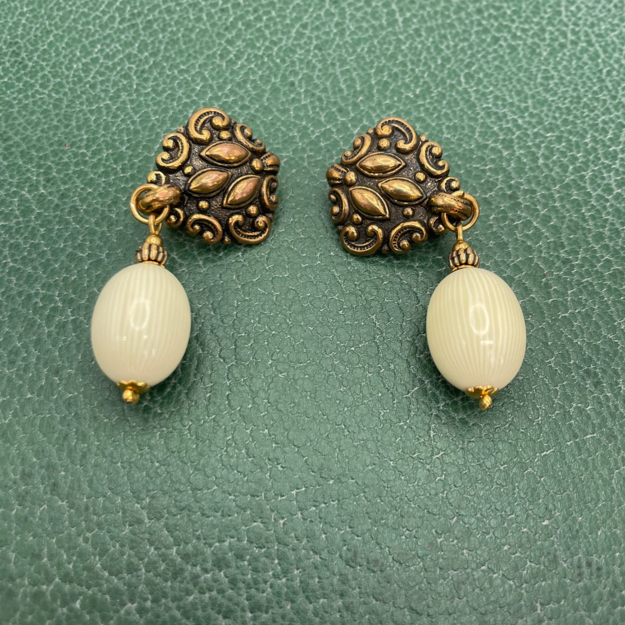 80s Dangle Drop Large Statement Clip On Earrings - Image 4