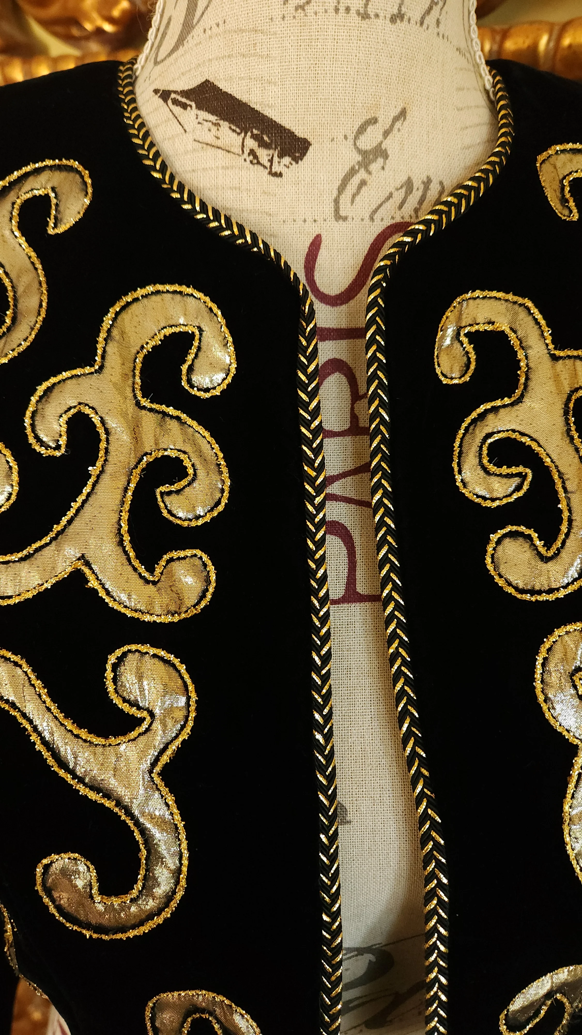 80s Designer Black Velvet And Gold Lamé Bolero Jacket By Victor Costa Nieman Marcus - Image 5