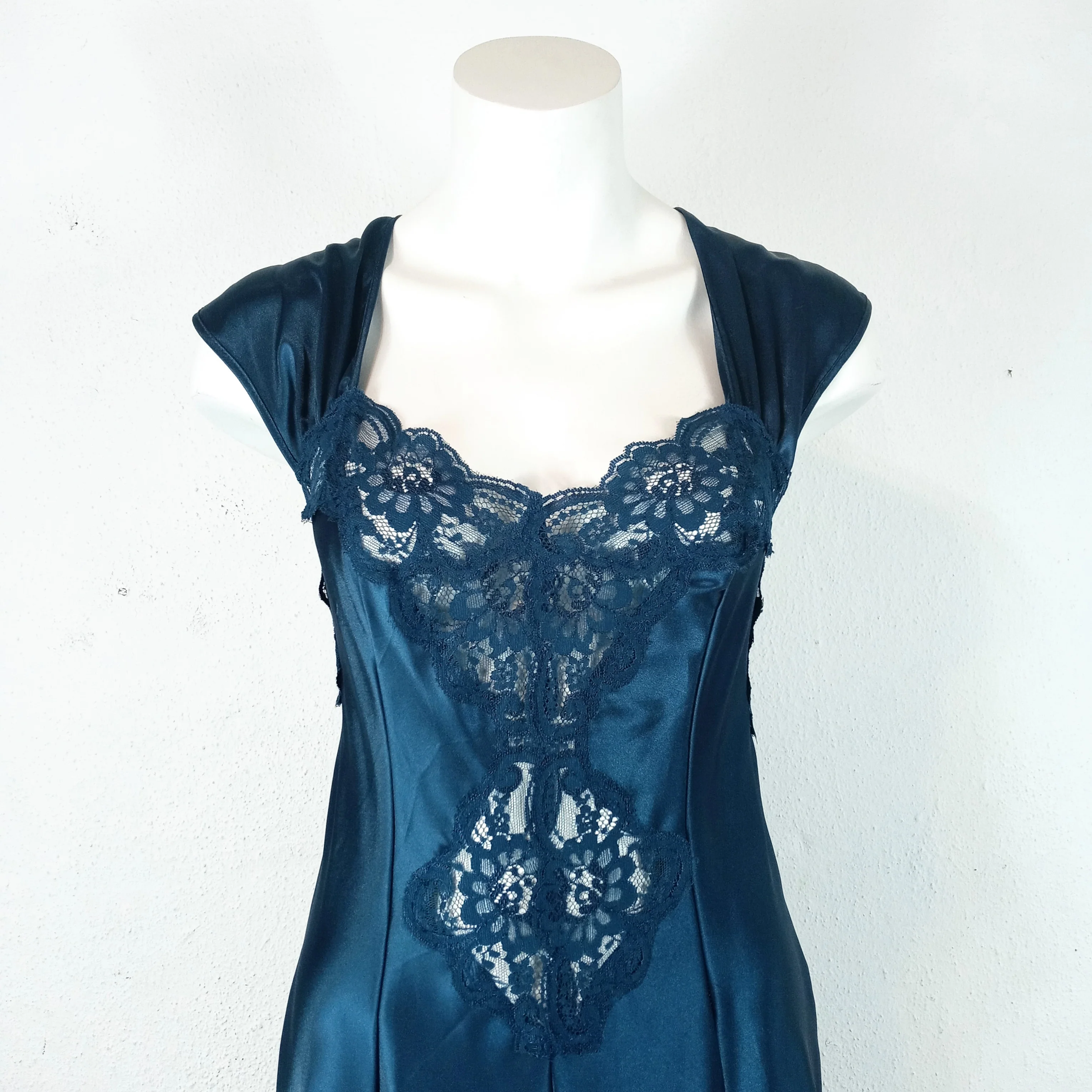 80s Dramatic Teal Green/blue Lace And Satin Nightgown By Petra Fashions - Image 4