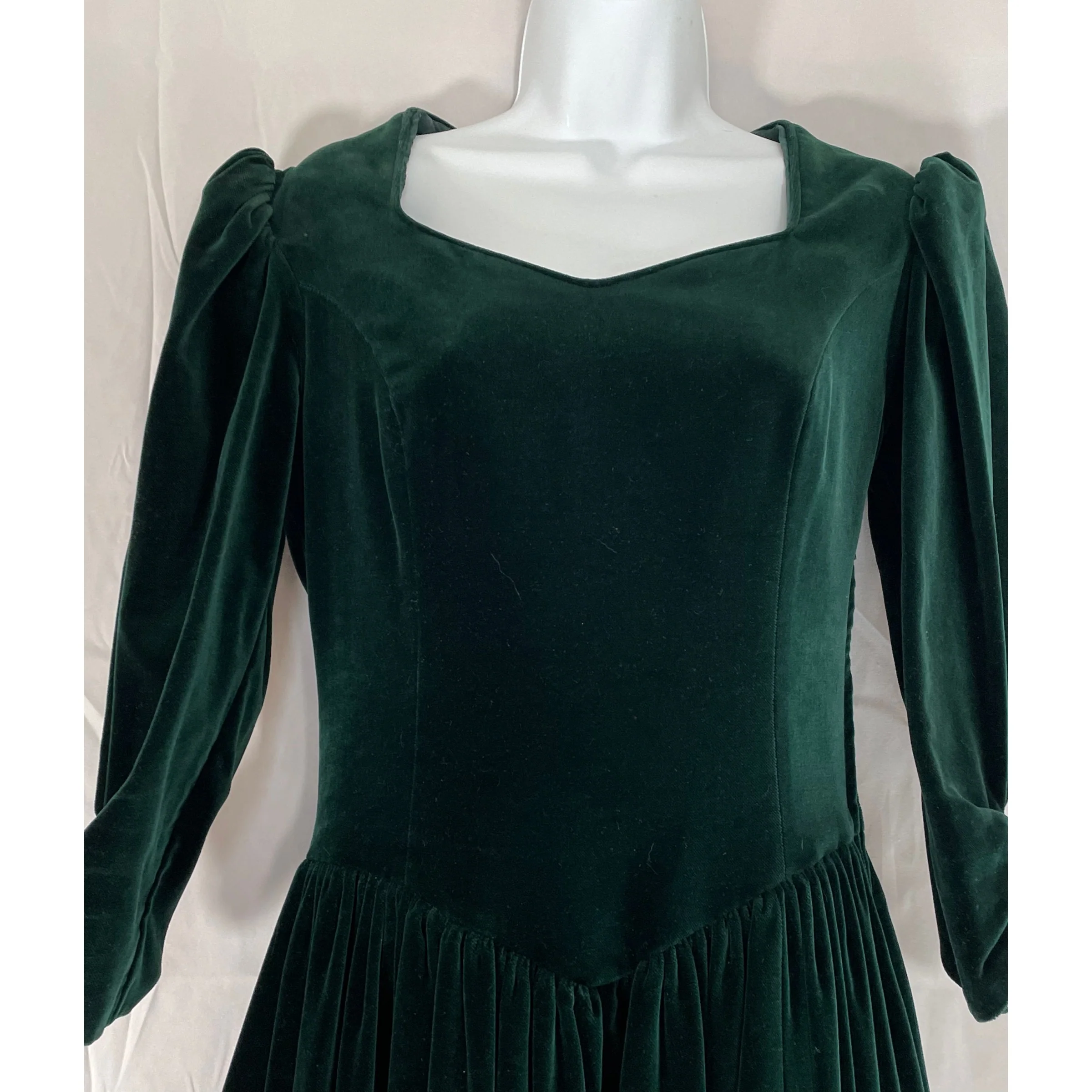 80s Emerald Green Velvet Puff Sleeve Midi Dress By Laura Ashley - Image 6
