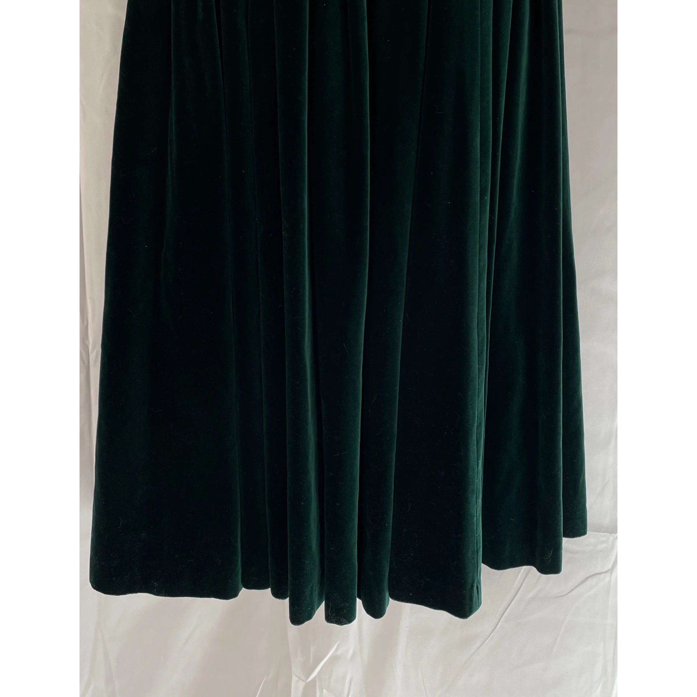 80s Emerald Green Velvet Puff Sleeve Midi Dress By Laura Ashley - Image 9