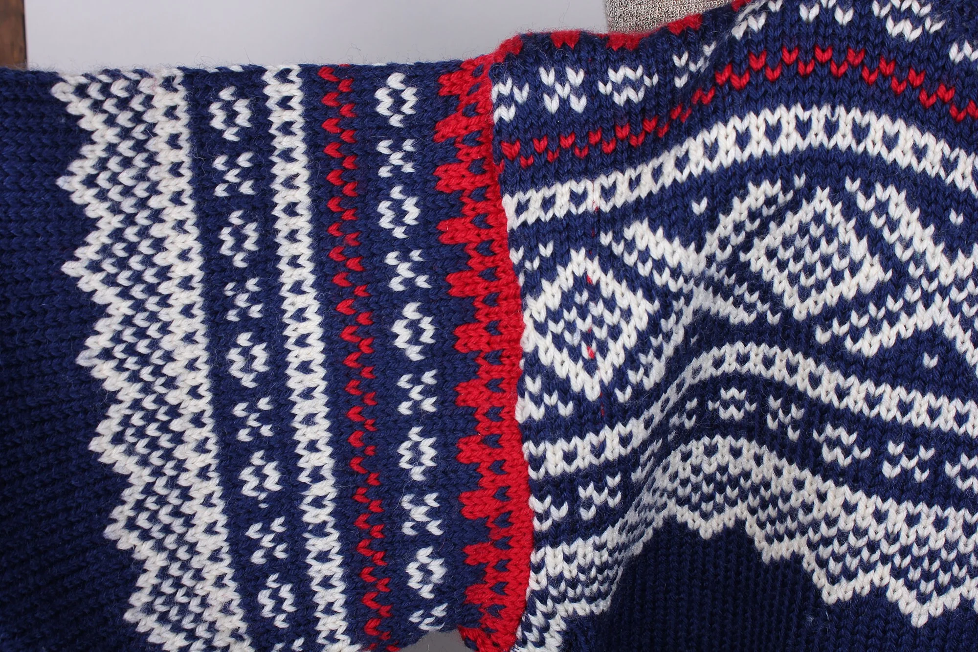 80s Era Men's Small Or Large Teen Navy Red Winter Ski Sweater - Image 3