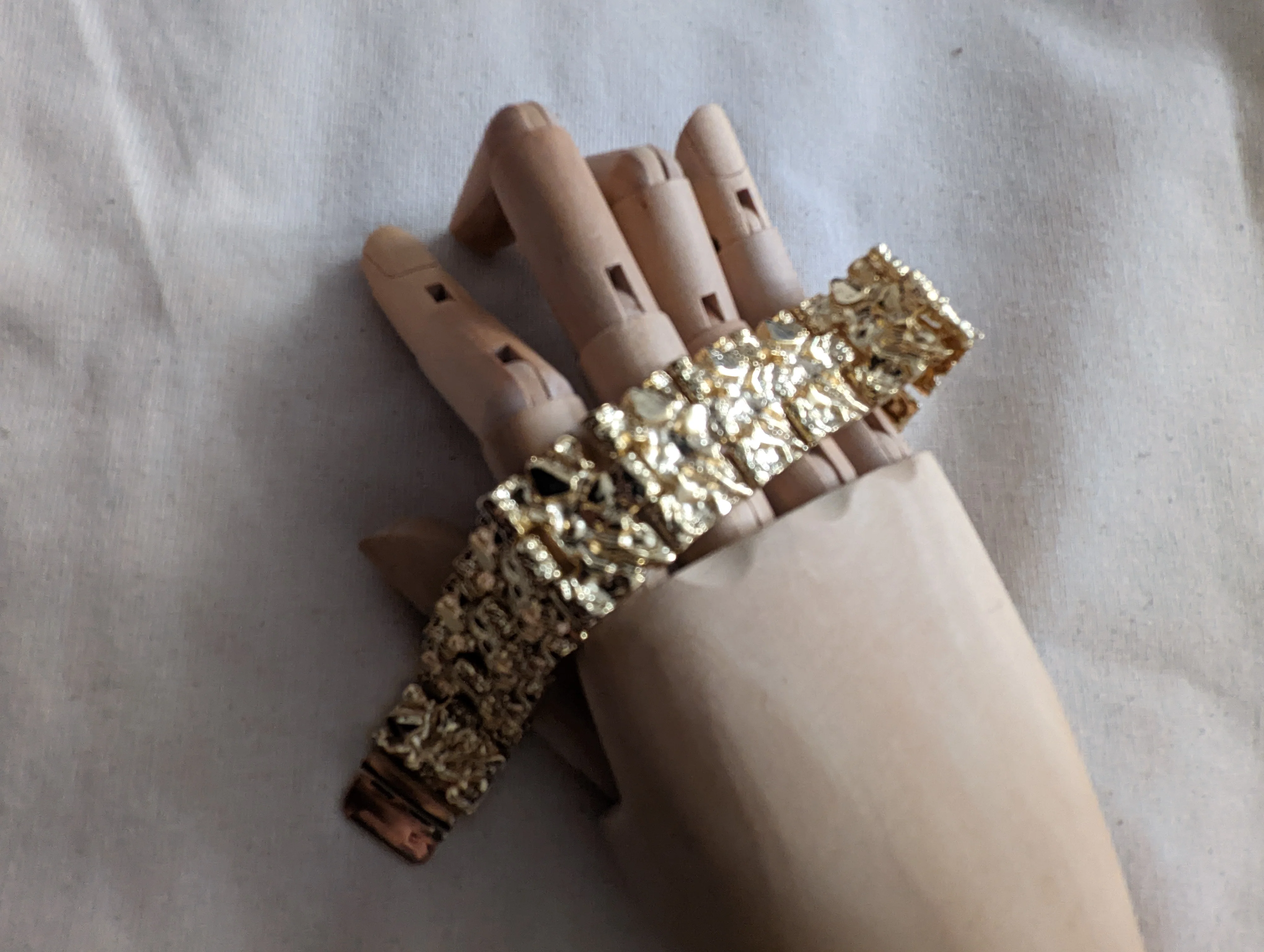 80s Faux Gold Chunky Bracelet - Image 4