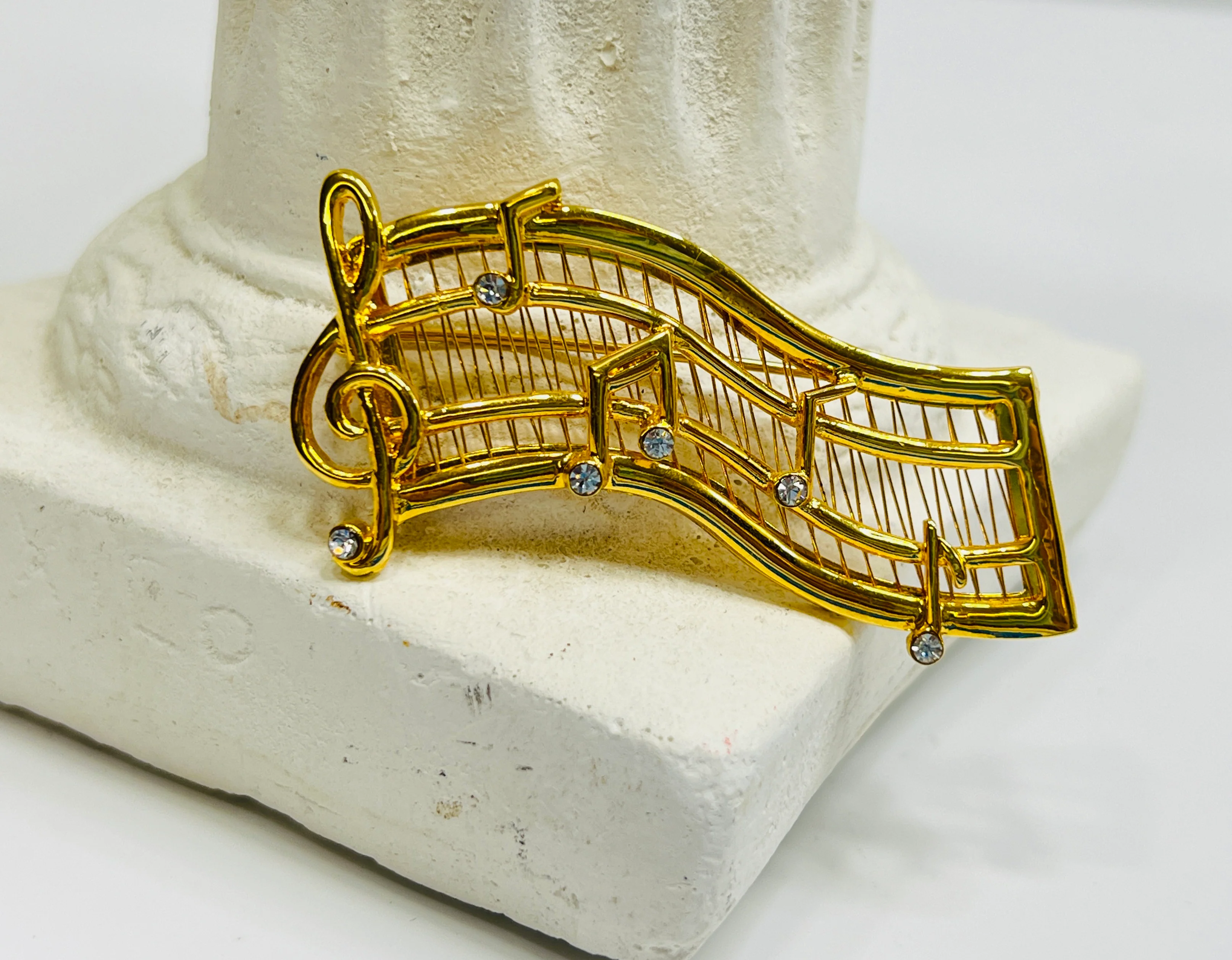 80s Gold Tone Music Bar Theme Clear Rhinestone Brooch By Monet - Image 3