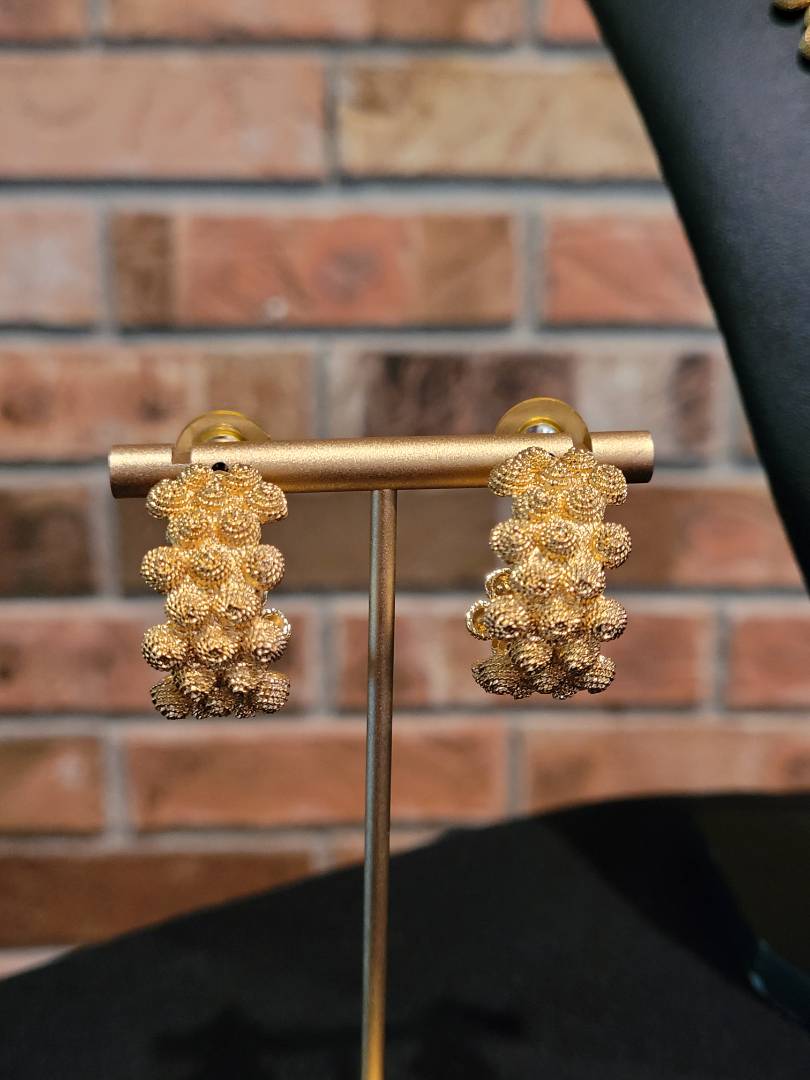 80s Gold Toned Choker Necklace With Matching Earrings - Image 11