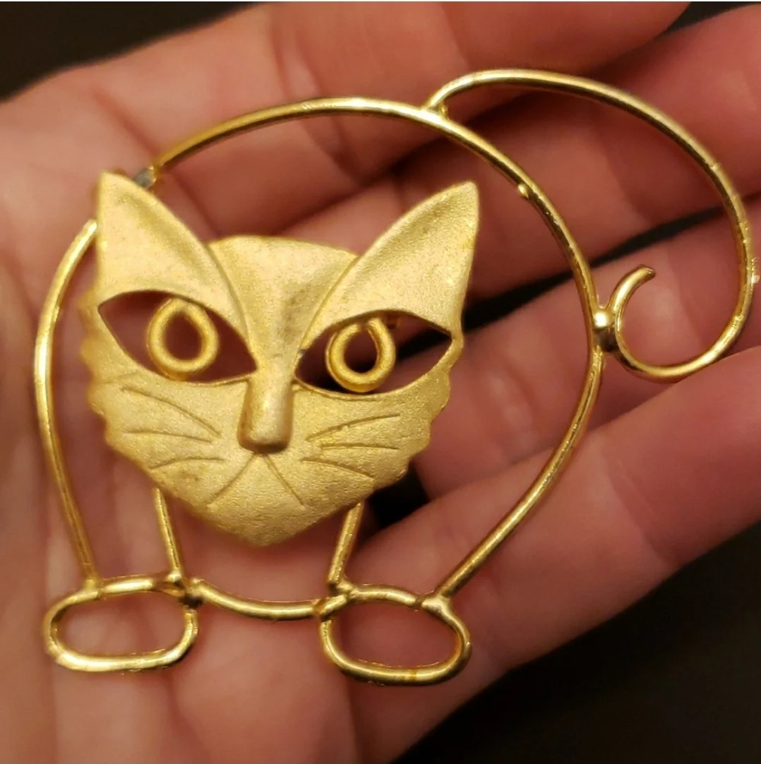 80's Grumpy Kitty Cat Goldtone Brooch Pin - Image 3