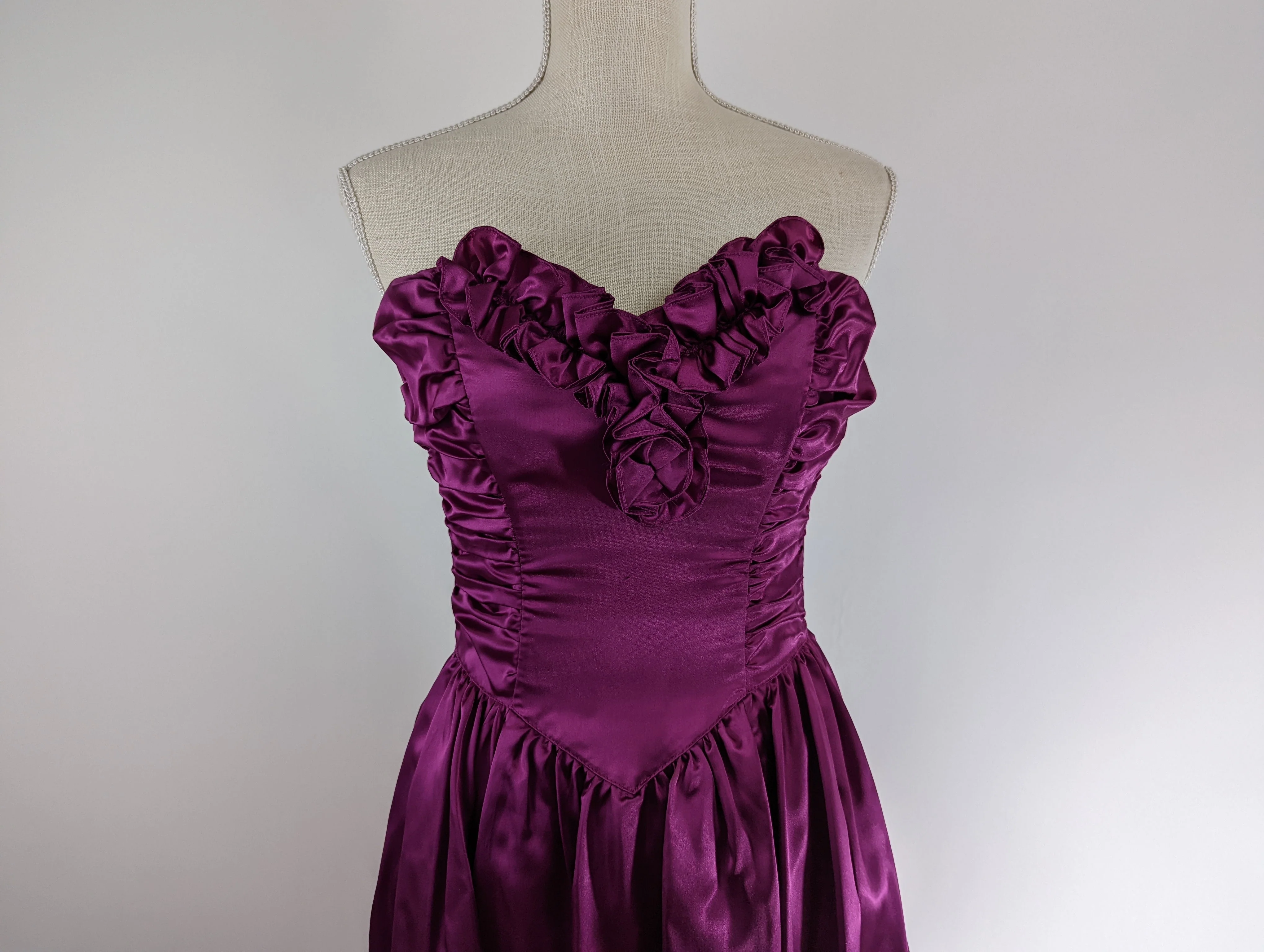 80s Heart Shaped Strapless Gunne Sax Rosette and Ruffle Prom Dress by Jessica McClitock - Image 3