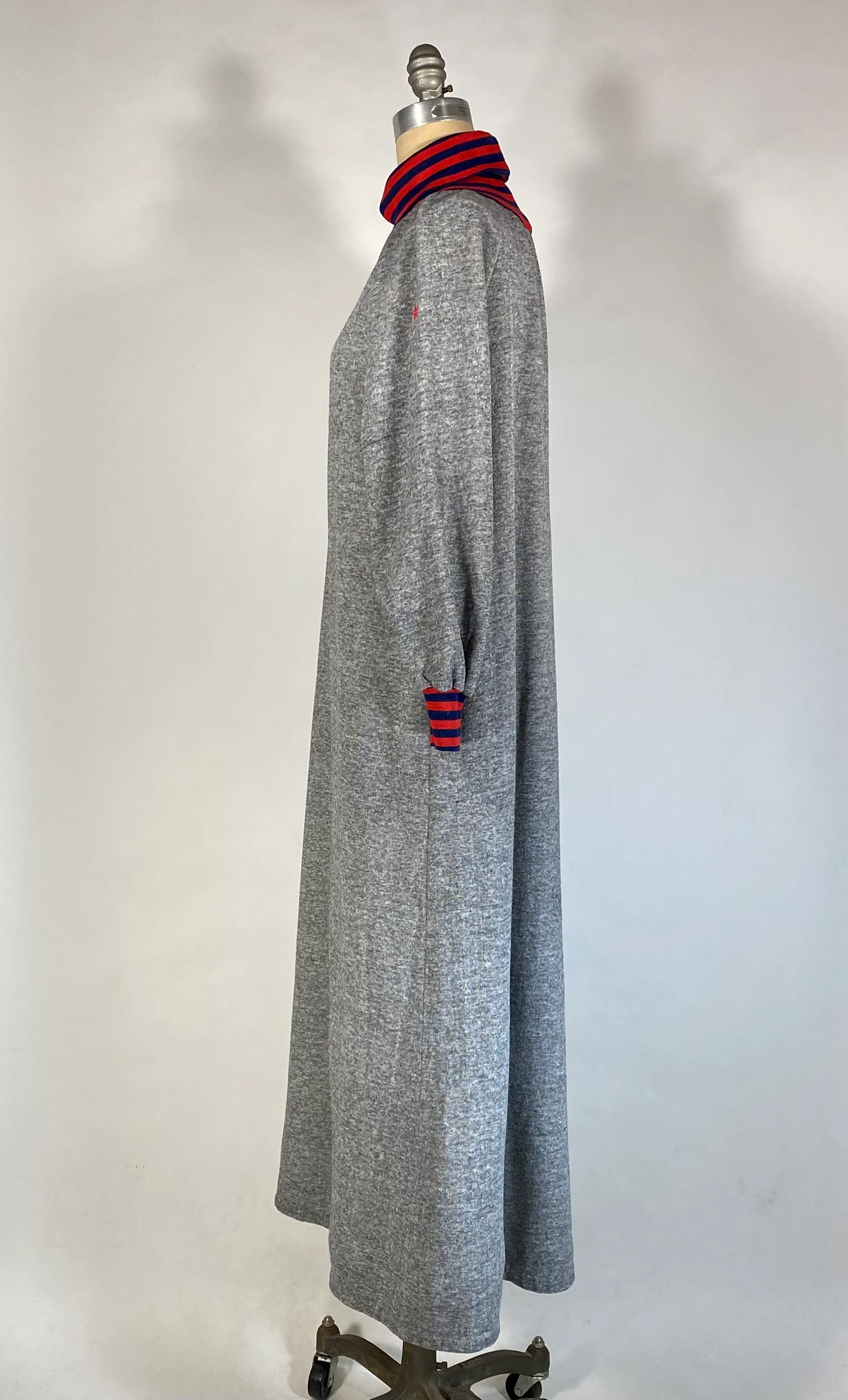 80s Heathered Gray Fleece Lined Jersey Nightgown By Clovis Ruffin - Image 4