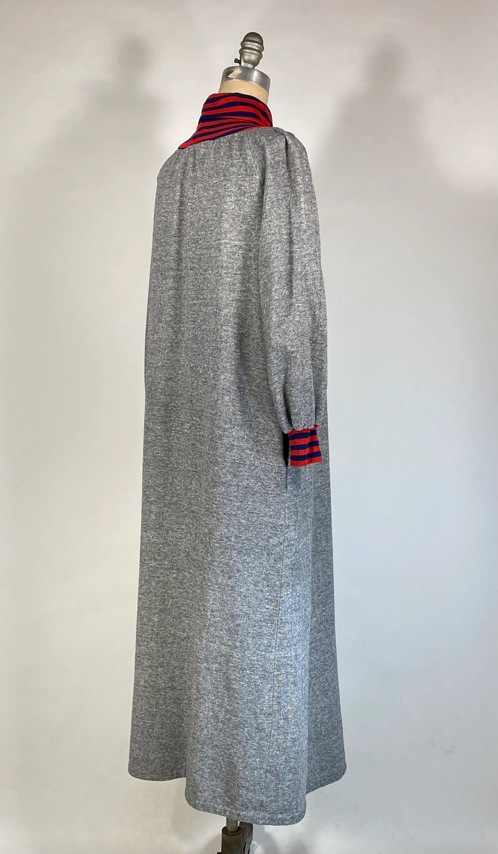 80s Heathered Gray Fleece Lined Jersey Nightgown By Clovis Ruffin - Image 6