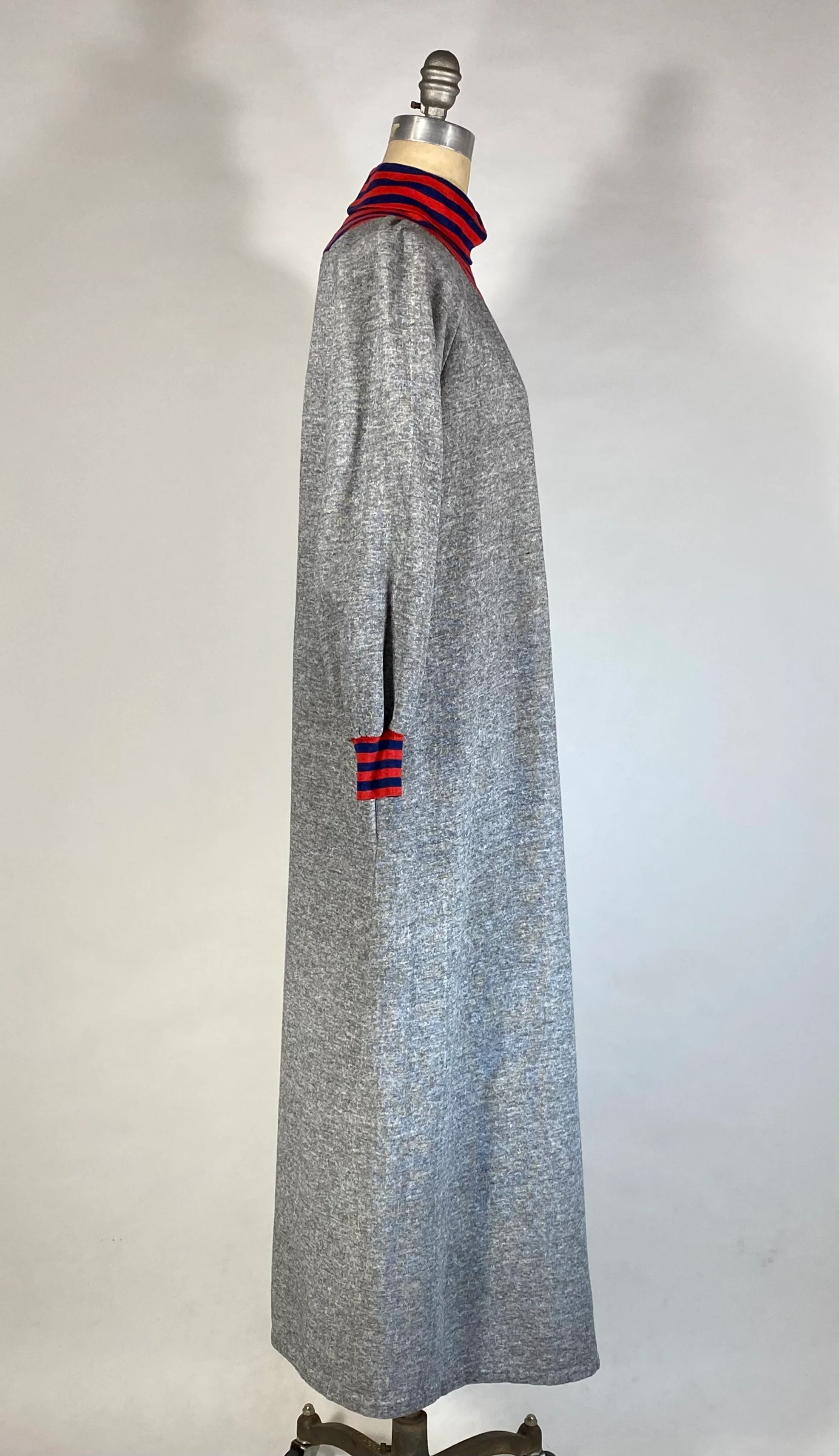 80s Heathered Gray Fleece Lined Jersey Nightgown By Clovis Ruffin - Image 7