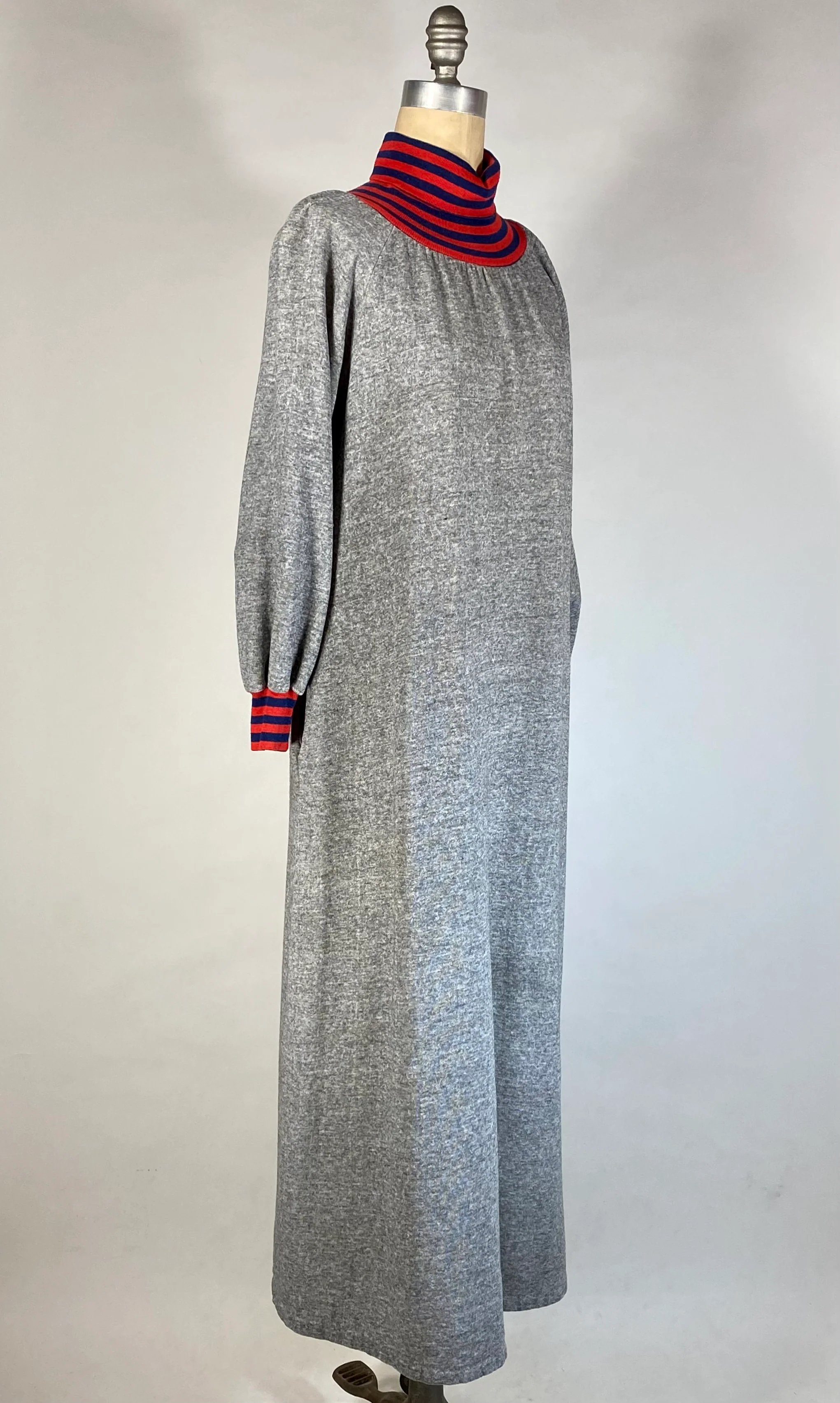 80s Heathered Gray Fleece Lined Jersey Nightgown By Clovis Ruffin - Image 8