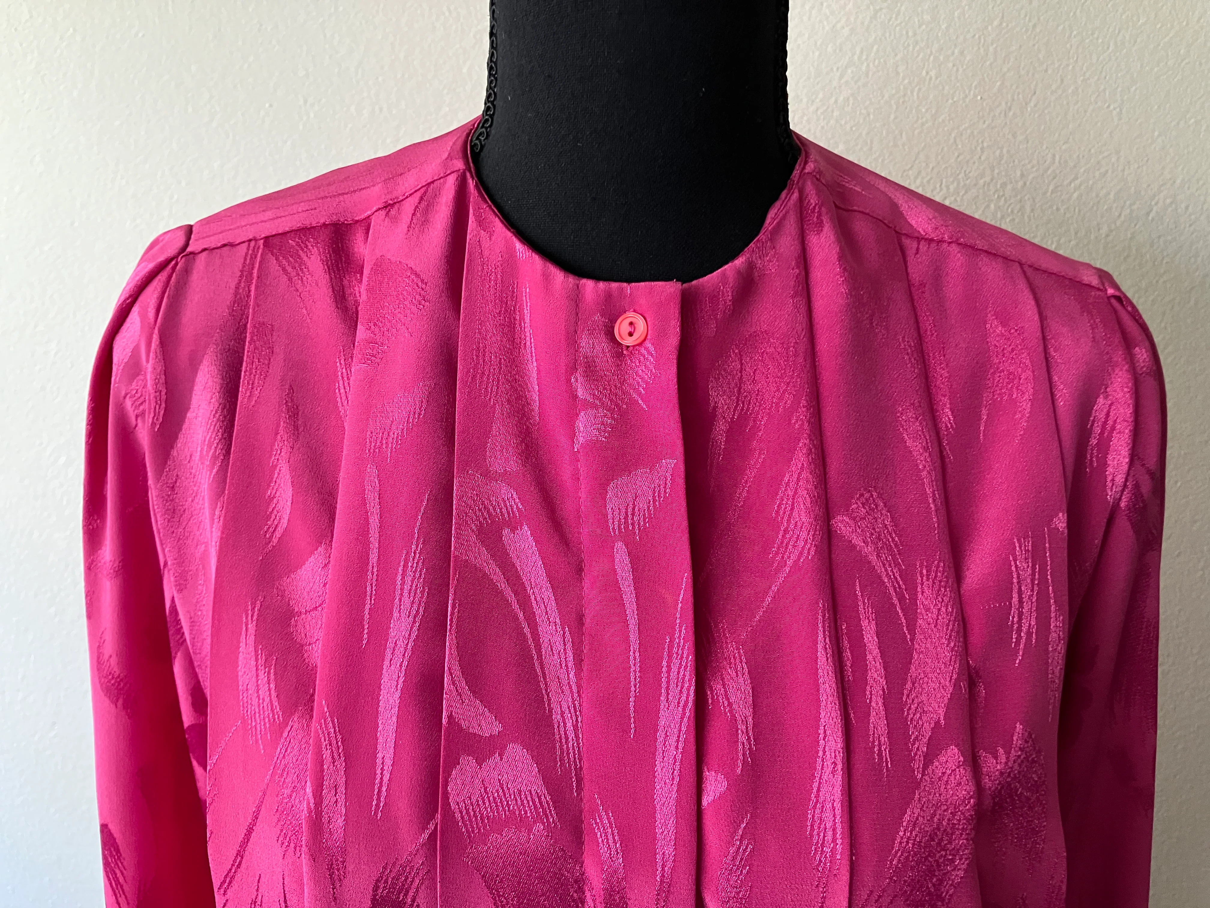 80s Hot Pink Abstract Floral Silky Pleated Blouse By Axiom - Image 7