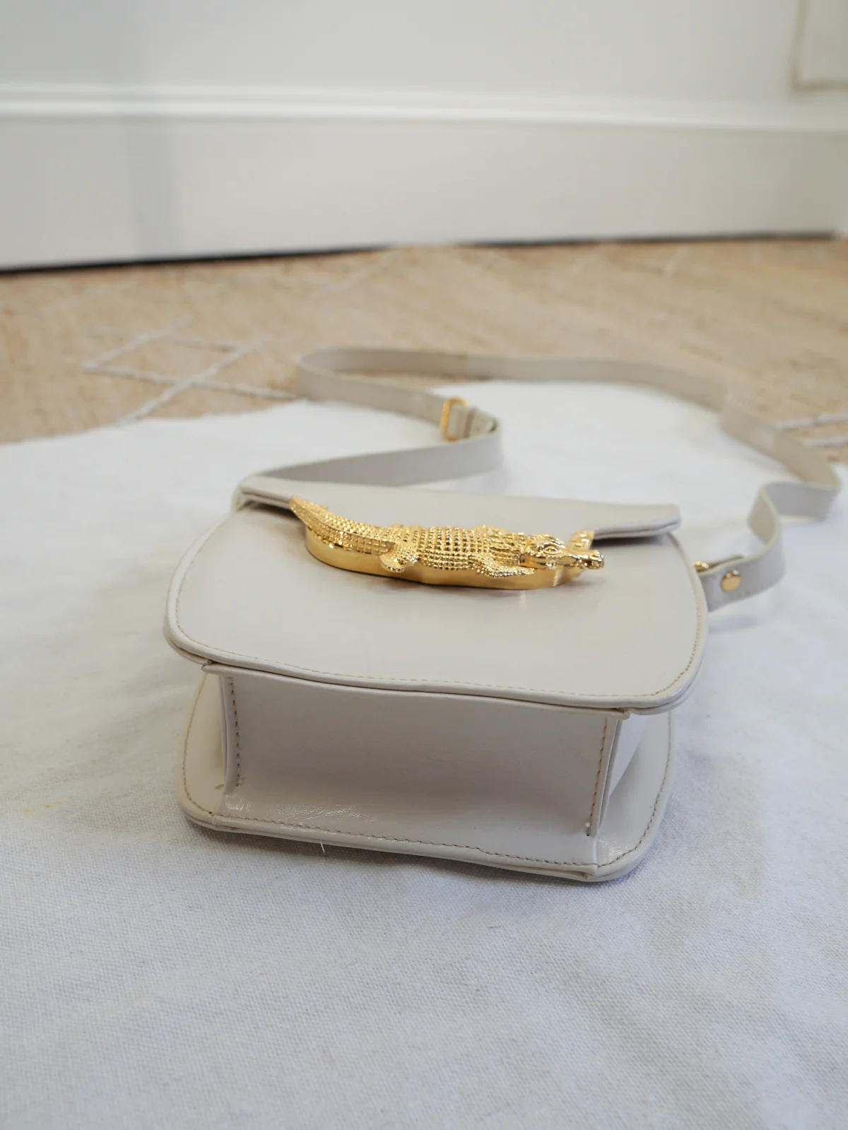 80s Ivory Leather Gold Metal Alligator Closure Bag By Great Bags - Image 5