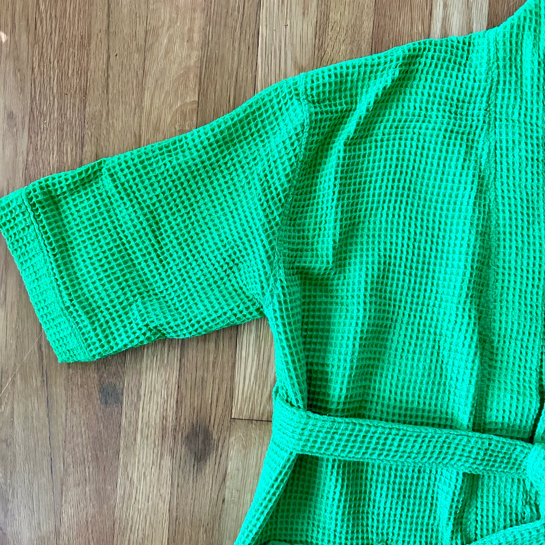 80s Kelly Green Short Waffle Robe By Terrytown - Image 5