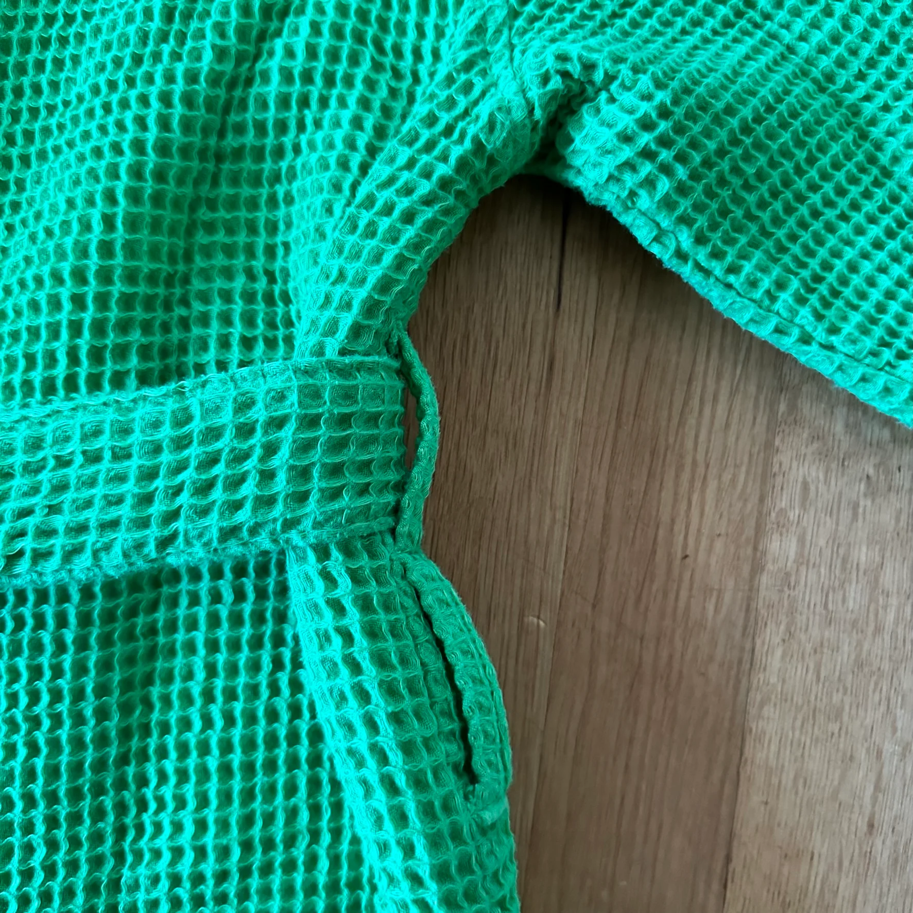 80s Kelly Green Short Waffle Robe By Terrytown - Image 8
