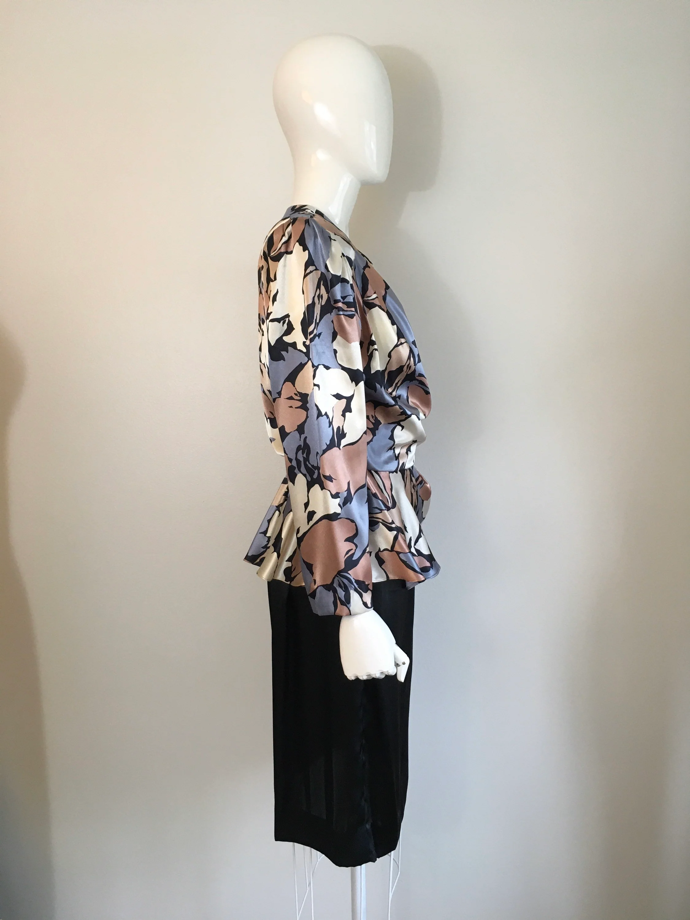 80's Mauve and Cream Satin Wrap Peplum Black Dress by Nu Mode - Image 3