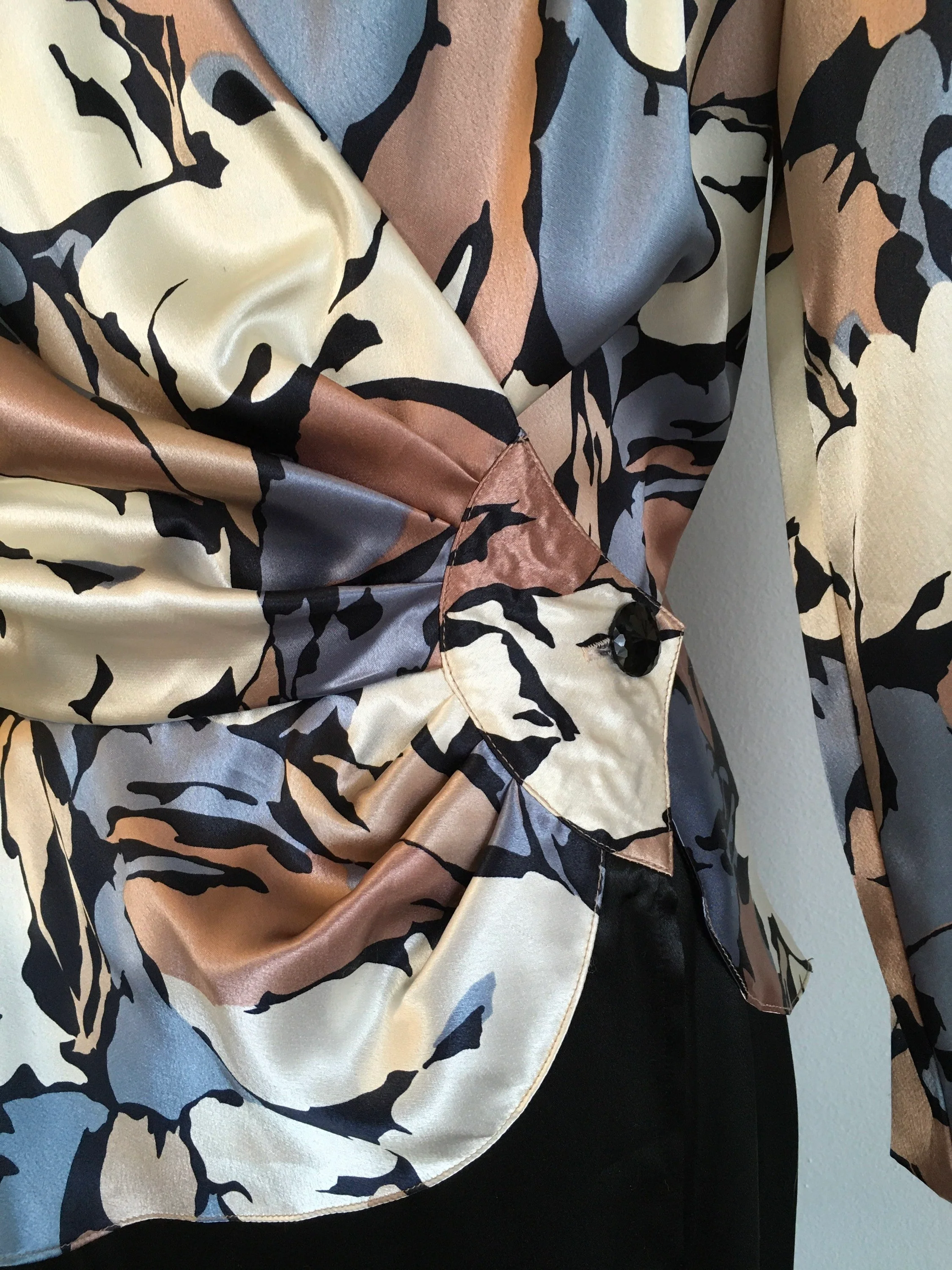 80's Mauve and Cream Satin Wrap Peplum Black Dress by Nu Mode - Image 5