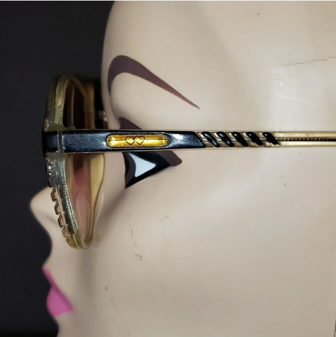 80's Oversized Clear and Black Rim Sunglasses - Image 12
