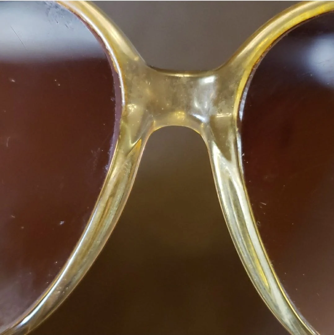 80's Oversized Clear and Black Rim Sunglasses - Image 14