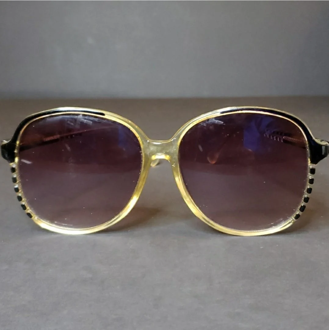 80's Oversized Clear and Black Rim Sunglasses - Image 3