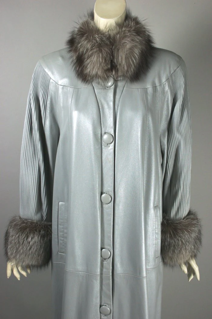 80s Pearl Gray Leather Coat Pleated Sleeves Fox Fur - Image 4