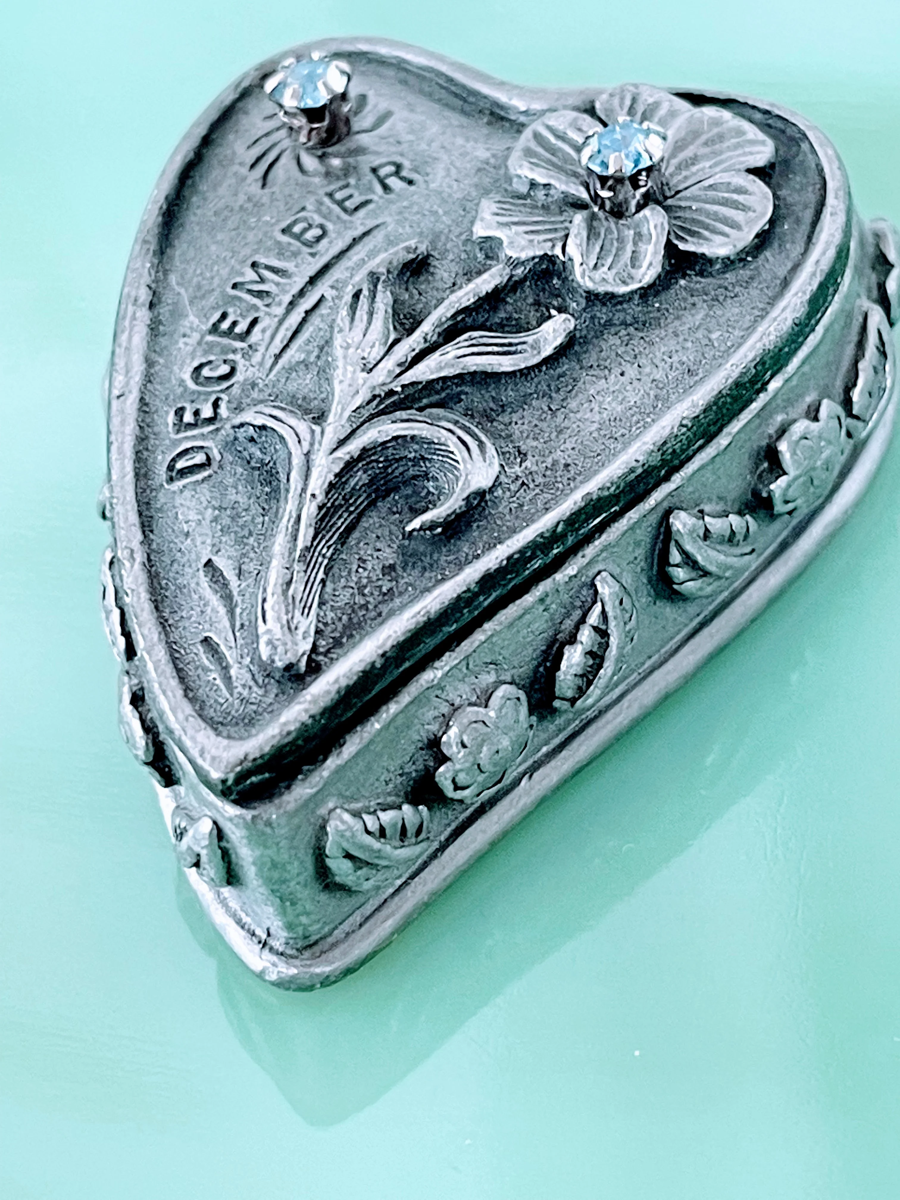 80s Pewter Trinket Box Brooch Earrings December Flower - Image 5